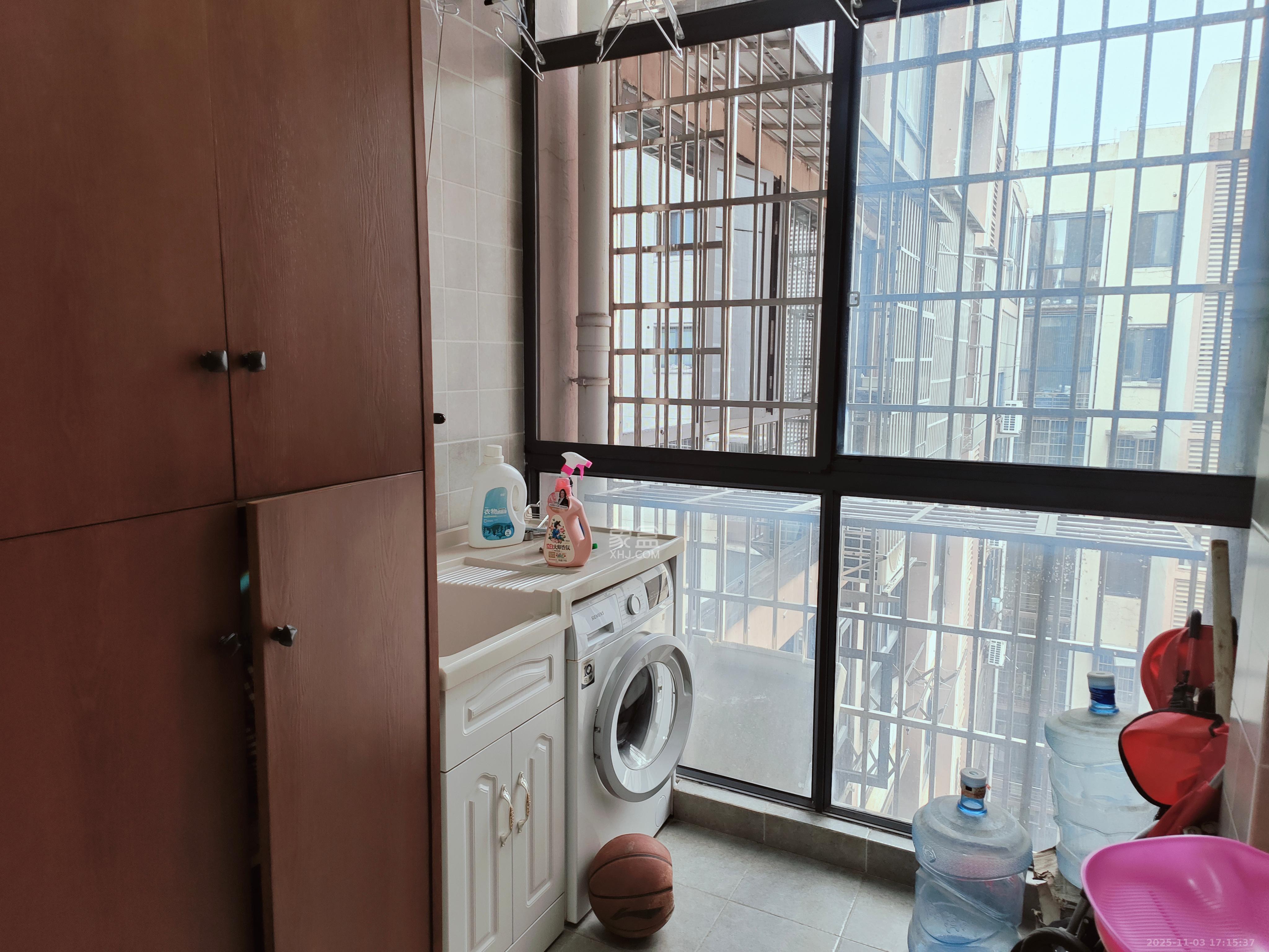 黑金时代广场 3室2厅2卫 2200.0元/月 黑金时代广场 3室2厅2卫 2200.0元/月室内图