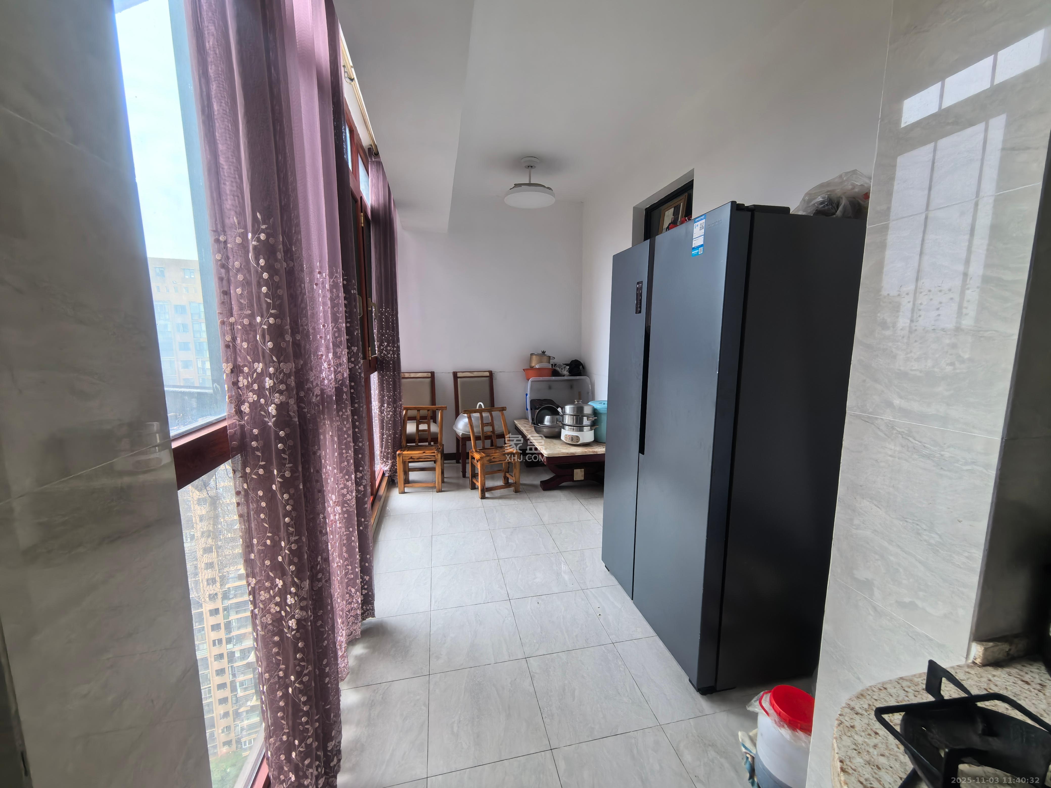 金鼎公园尚  3室2厅2卫    2500.0元/月室内图