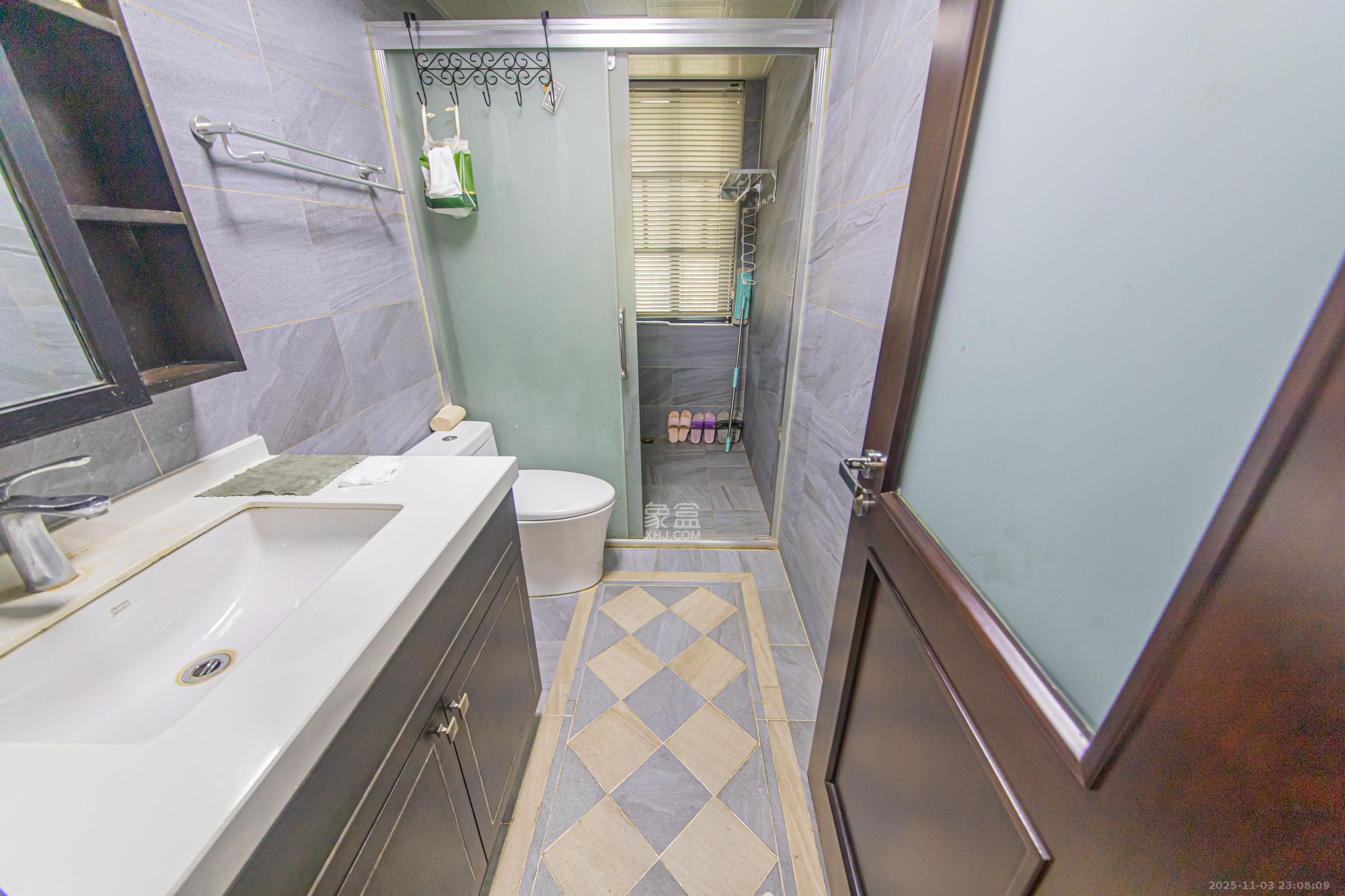 鑫远尚玺苑  5室2厅3卫    338.0万卫生间