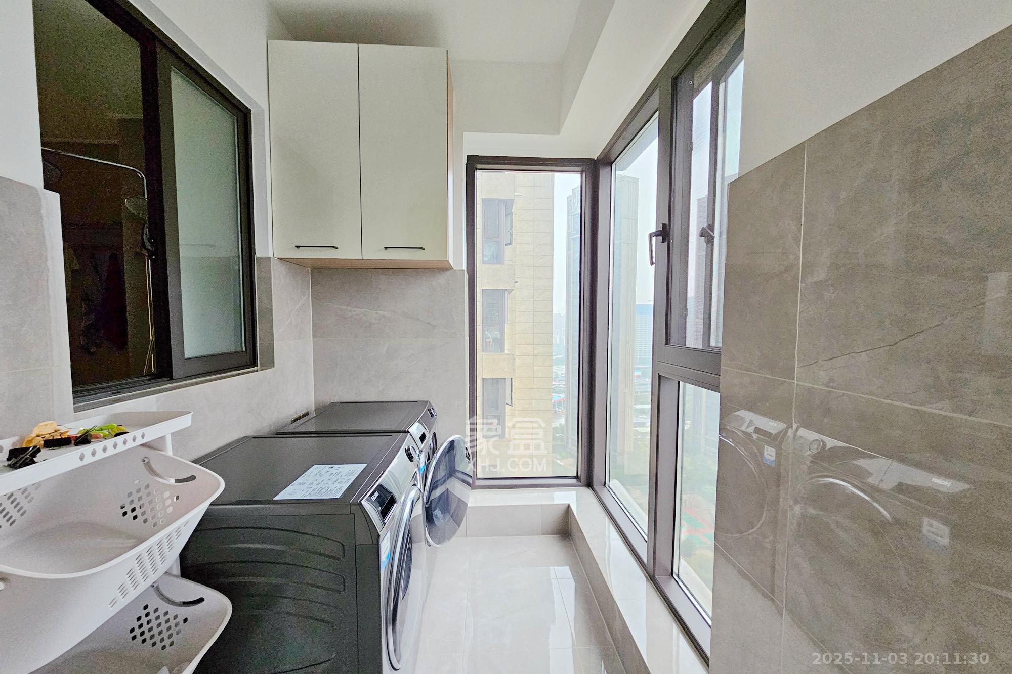 明昇壹城（明昇时代广场）二期  4室2厅3卫    350.0万阳台