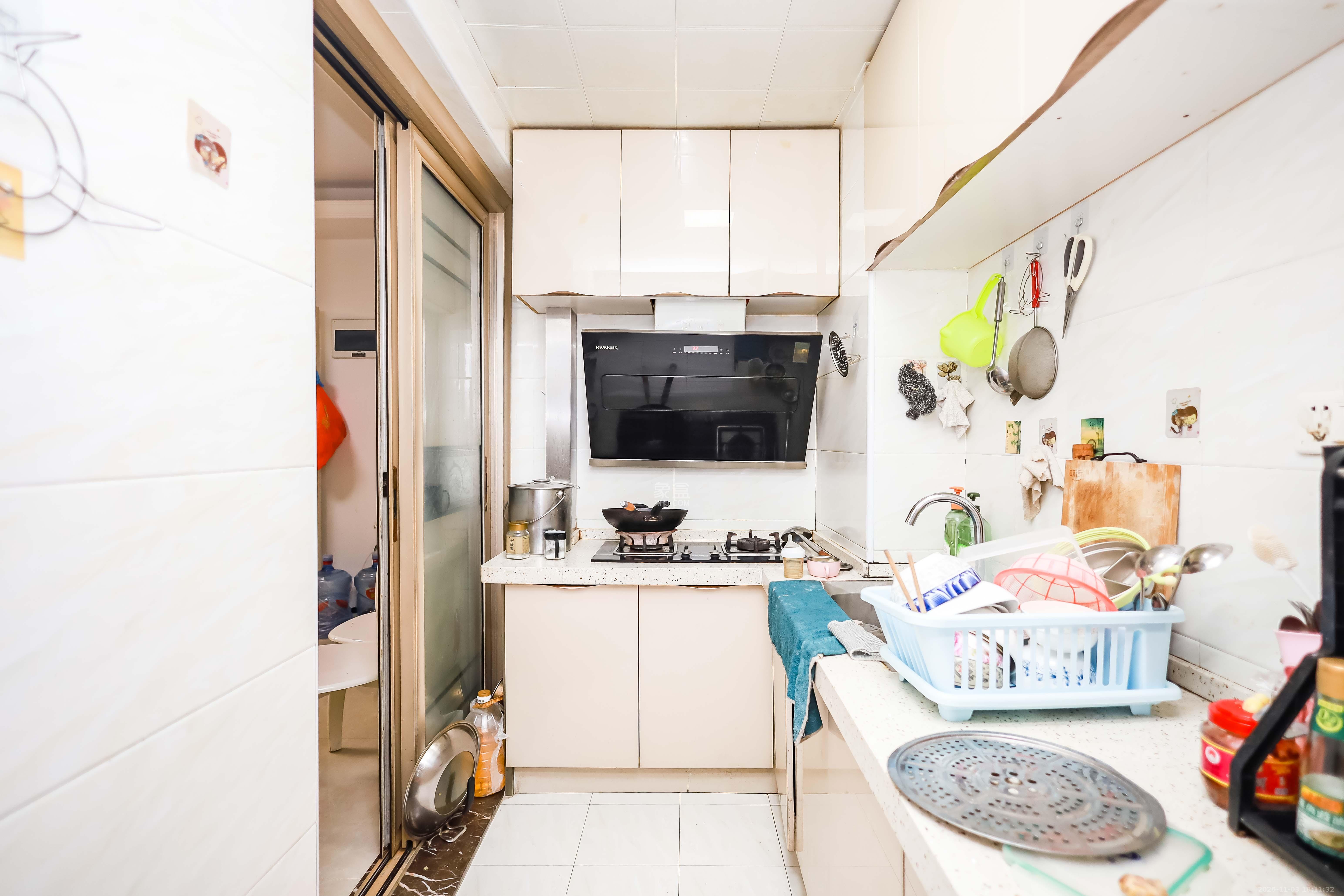 天麓尚层  1室2厅1卫    68.0万厨房