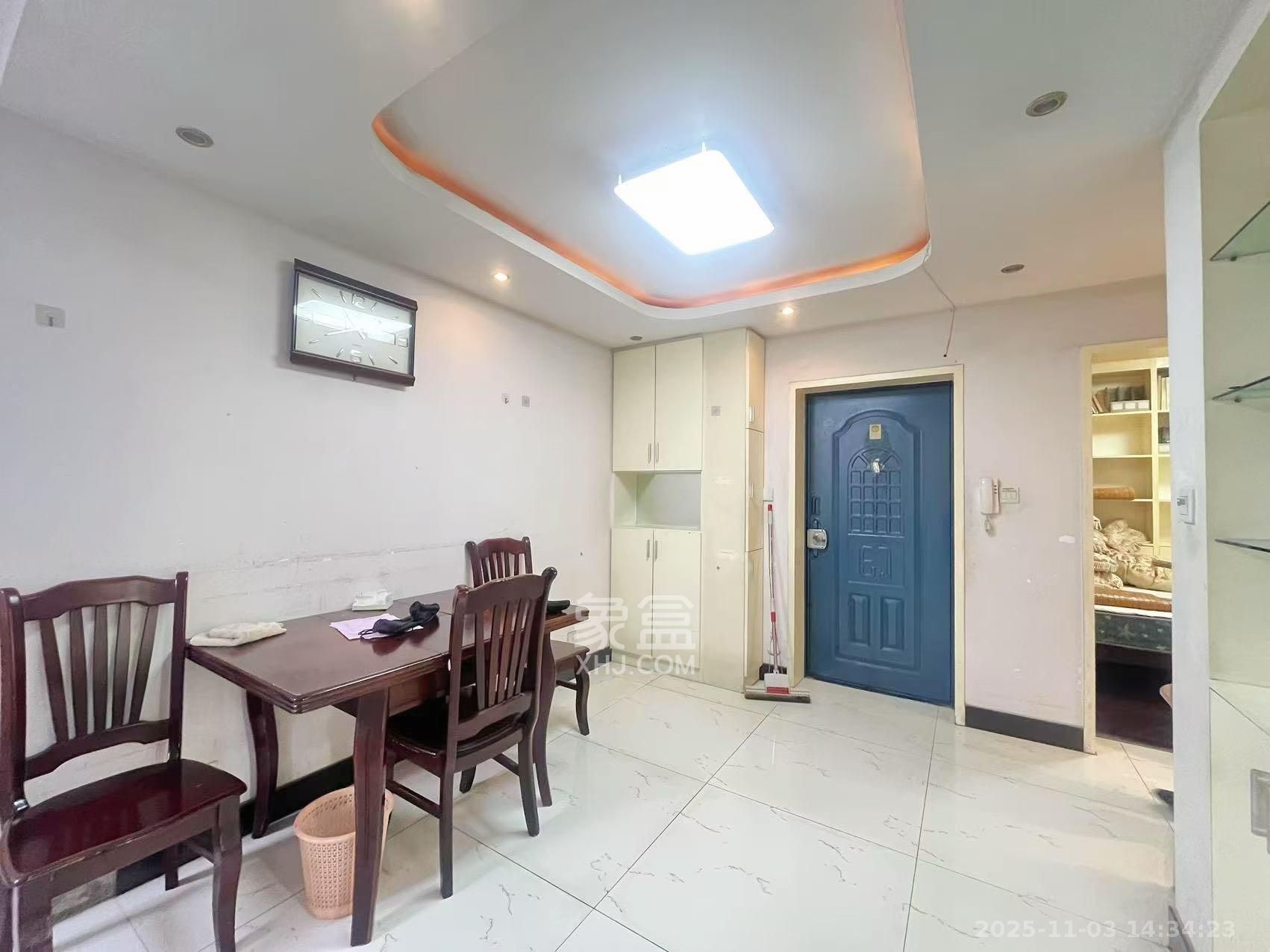 恩瑞麓山名园（龙王港小区）  3室2厅2卫    2400.0元/月室内图