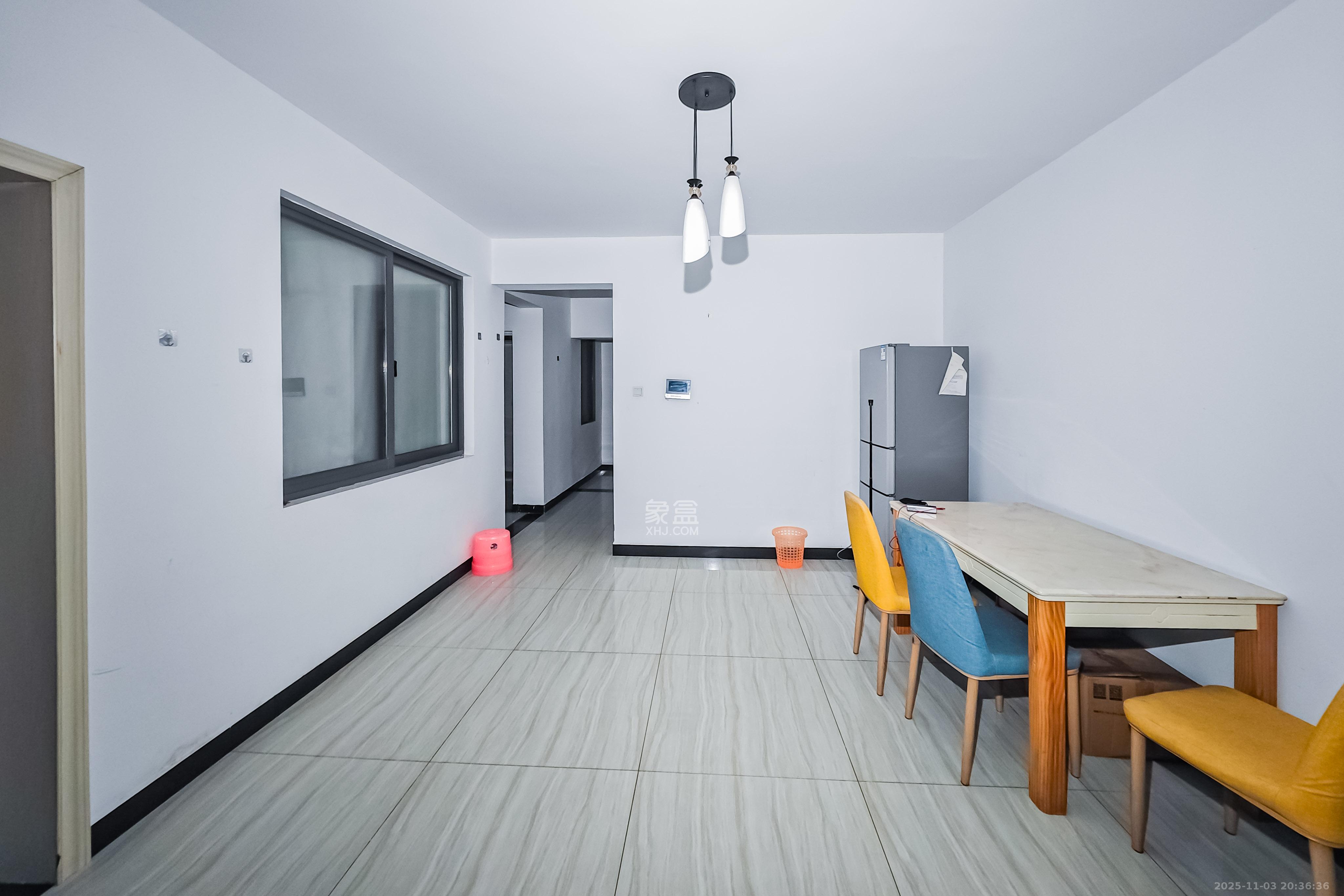 半山壹号  3室2厅2卫    115.0万客厅