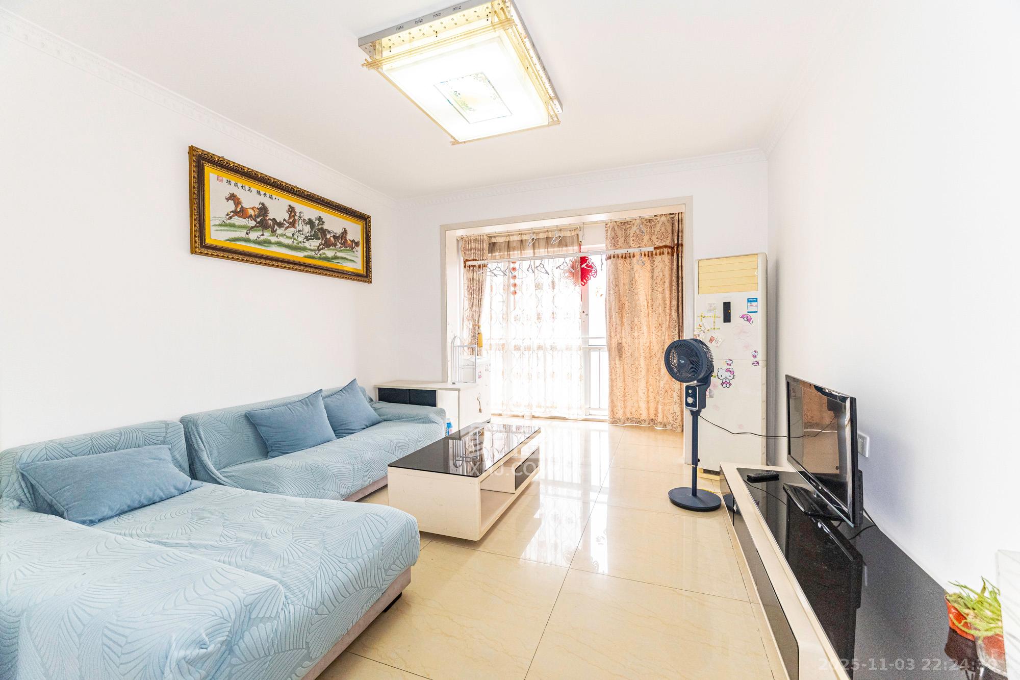 恒广国际景园一二区 2室1厅1卫 55.0万 恒广国际景园一二区 2室1厅1卫 55.0万客厅