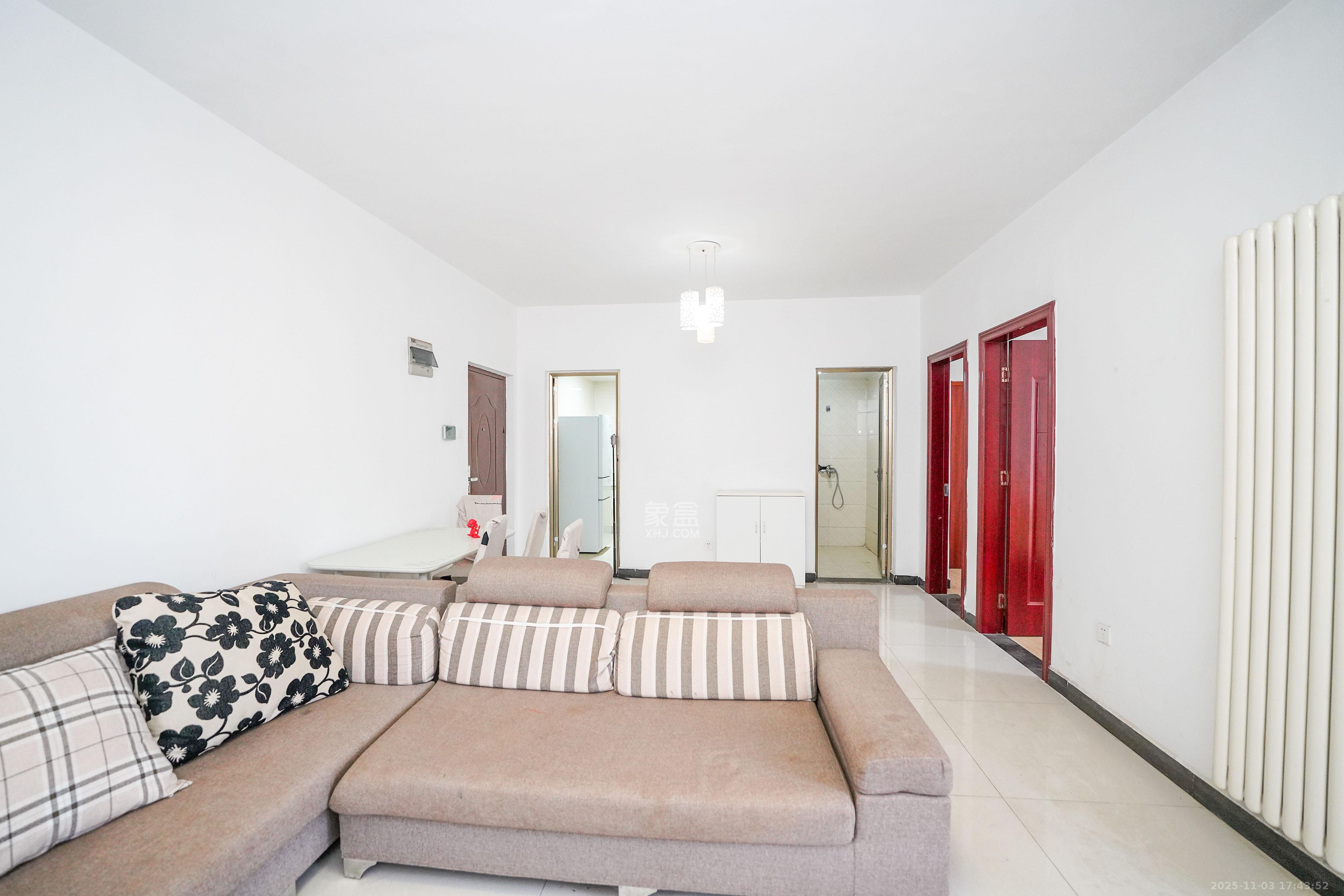 怡海星城 2室2厅1卫 35.8万 怡海星城 2室2厅1卫 35.8万客厅