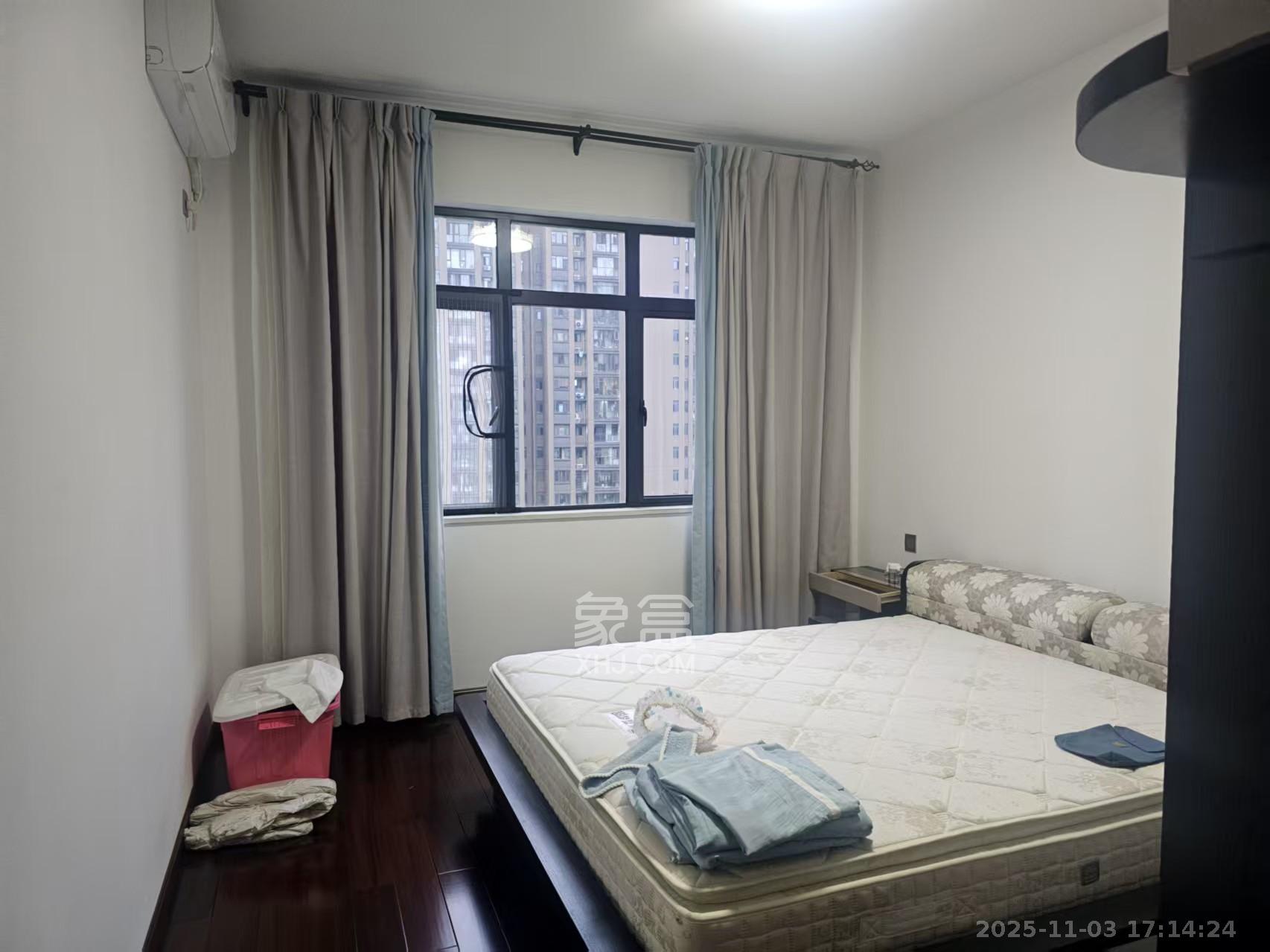 中央美郡  4室2厅2卫    3000.0元/月室内图