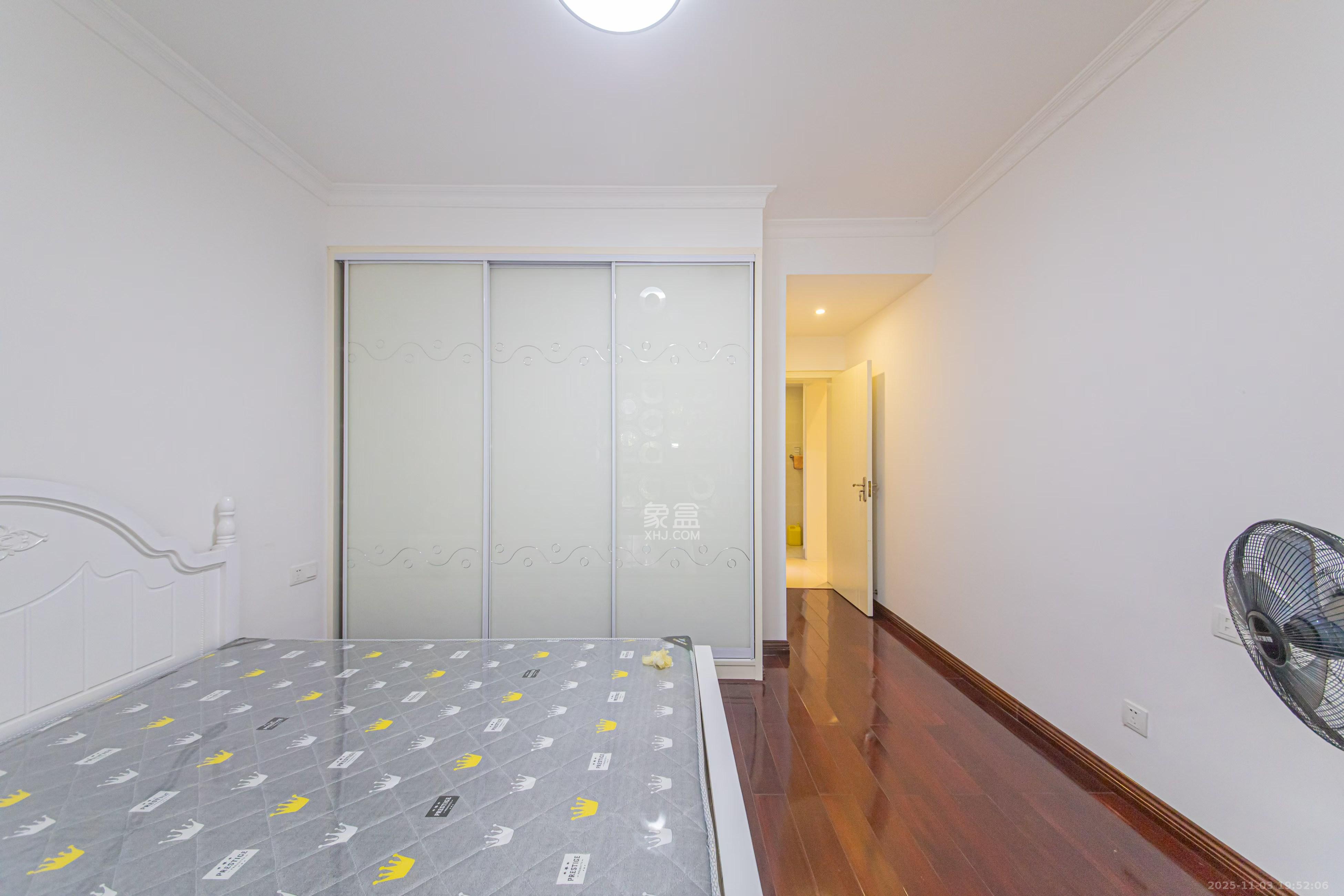 童话里  3室2厅1卫    2300.0元/月室内图