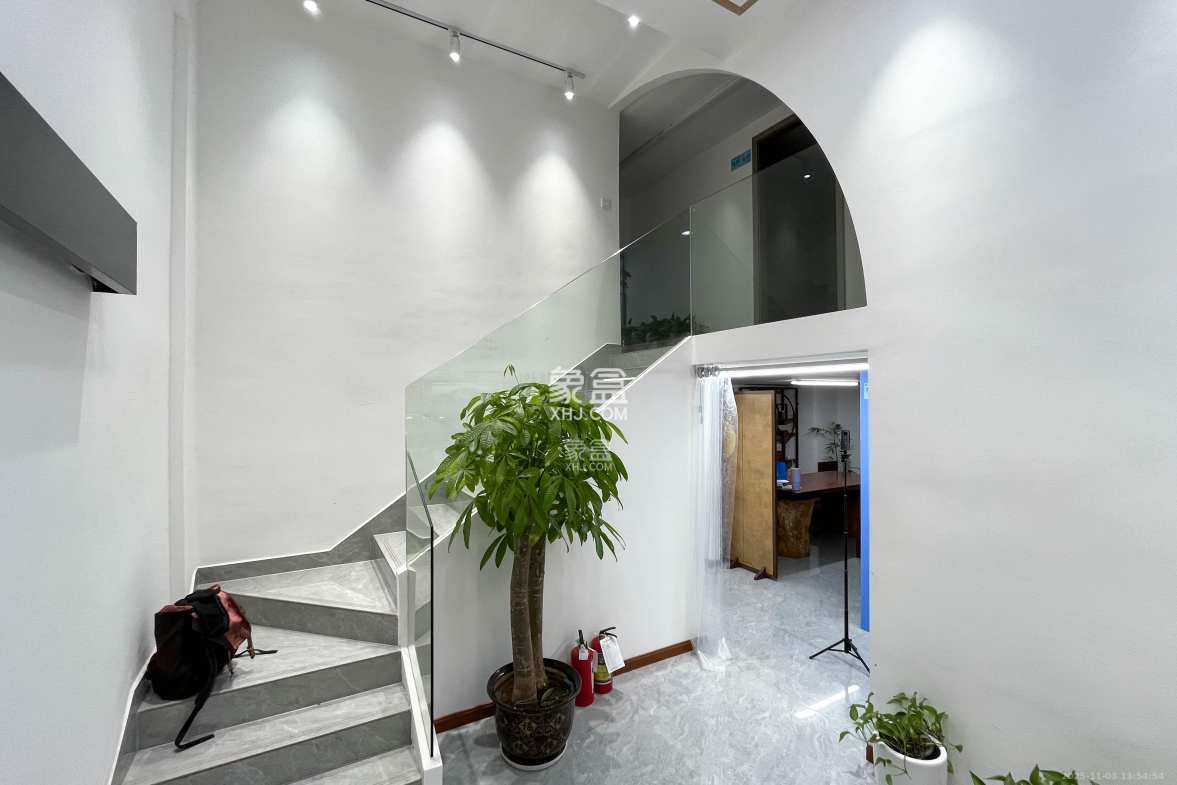 梅溪湖金茂湾 3室2厅1卫 101.0万 梅溪湖金茂湾 3室2厅1卫 101.0万客厅