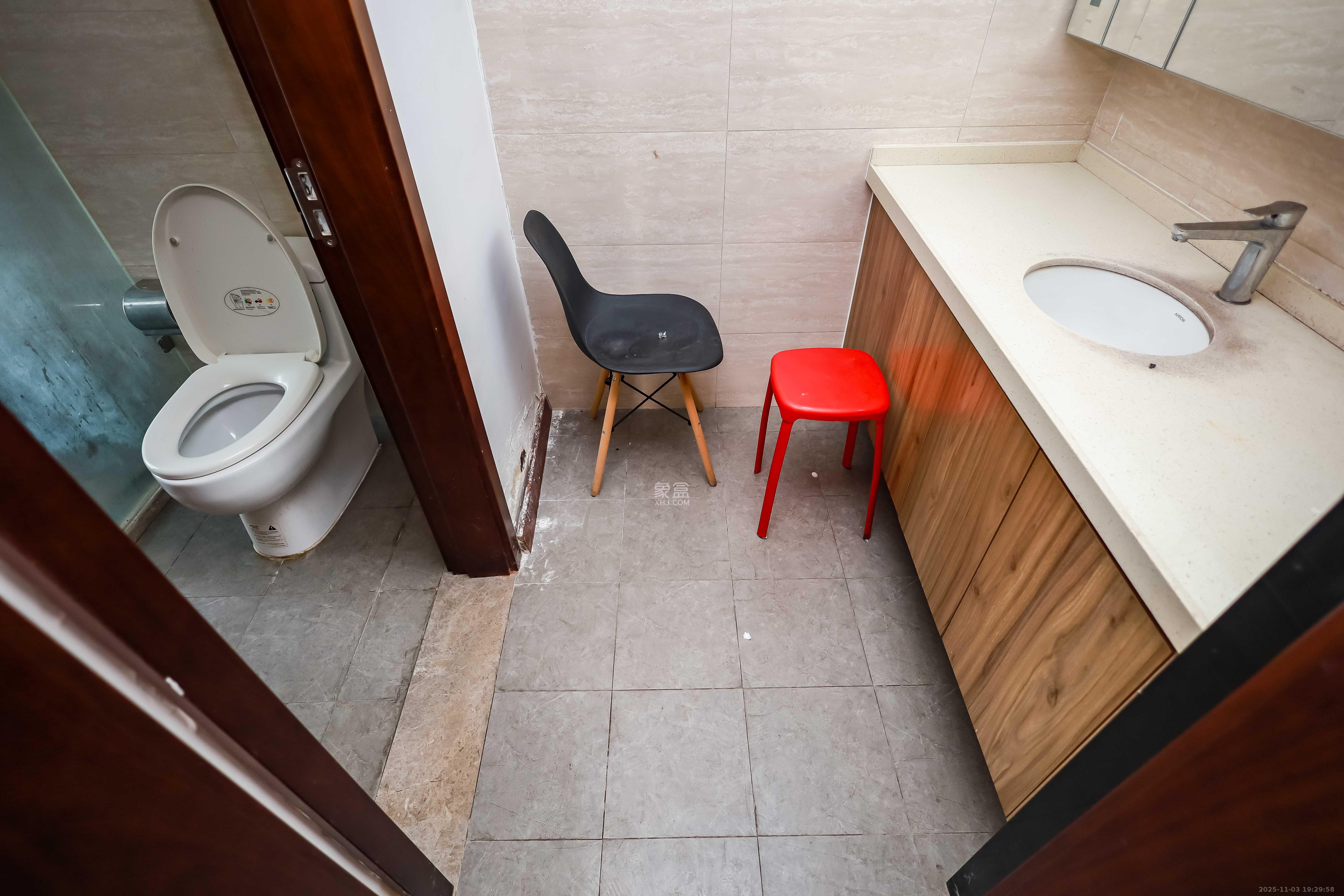 荣泰广场  3室2厅1卫    2300.0元/月室内图