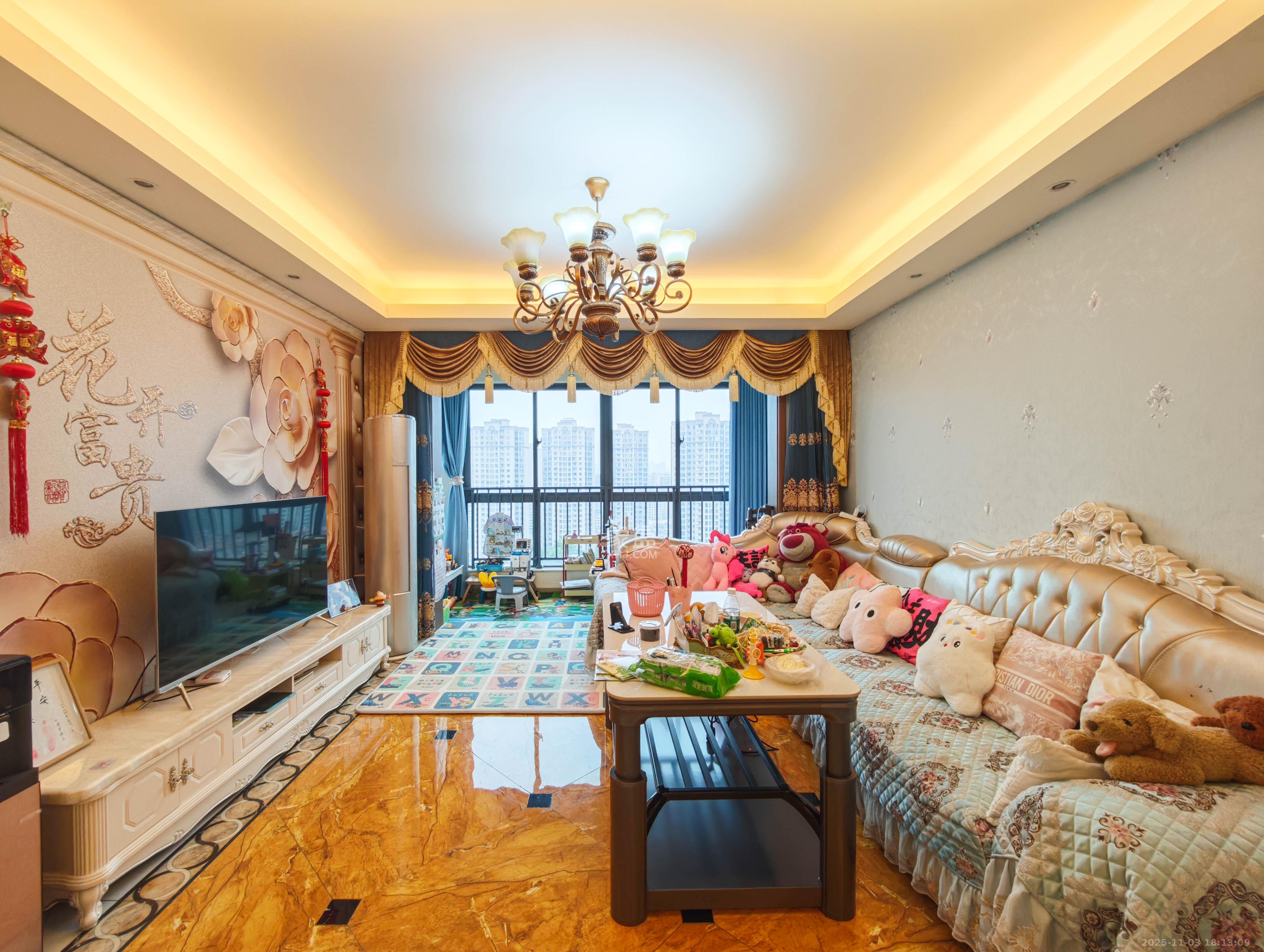 碧桂园南城首府(东宸林海) 4室2厅2卫 105.0万 碧桂园南城首府(东宸林海) 4室2厅2卫 105.0万客厅