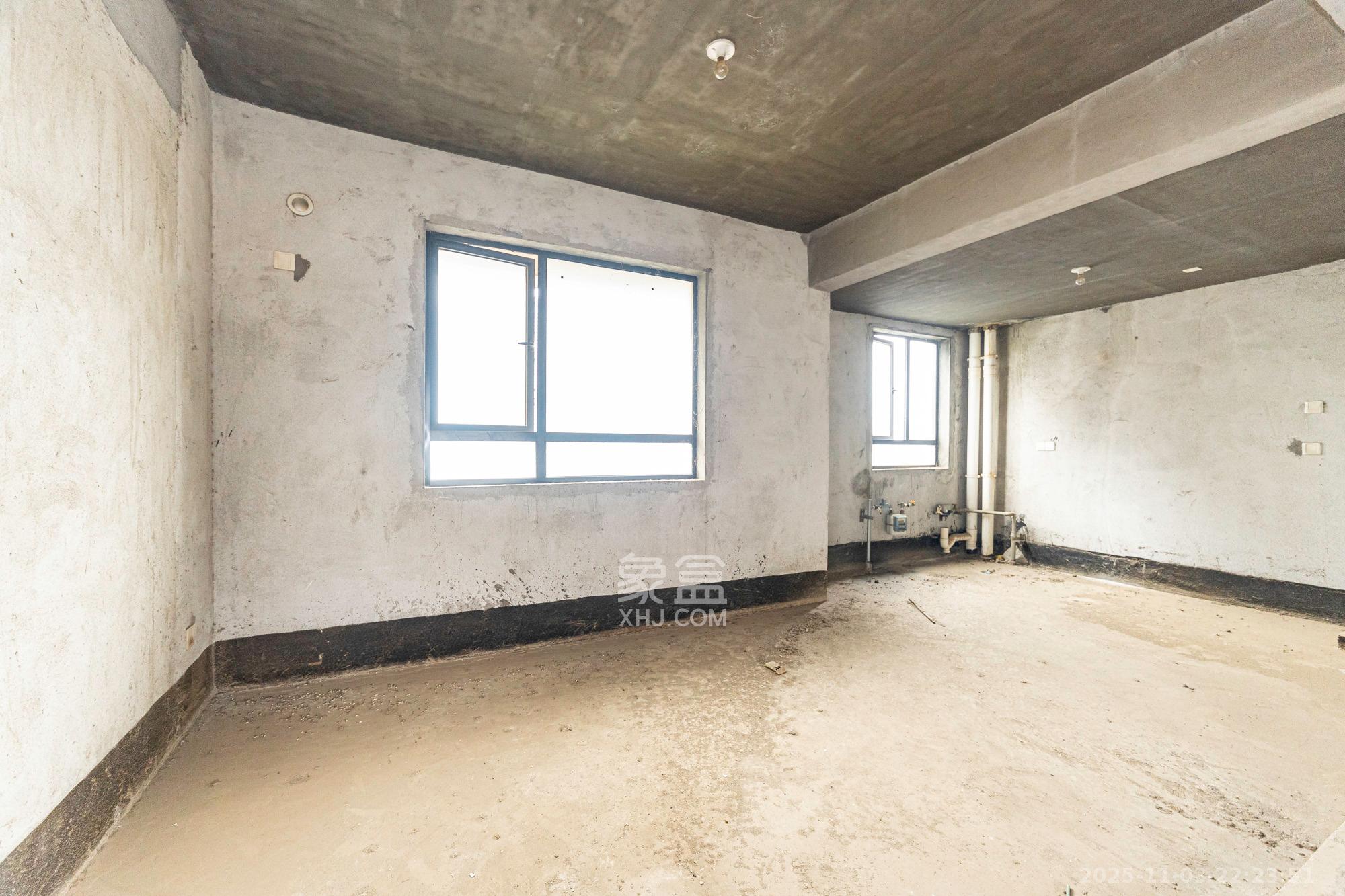 长大卧琥 6室2厅3卫 165.0万 长大卧琥 6室2厅3卫 165.0万厨房