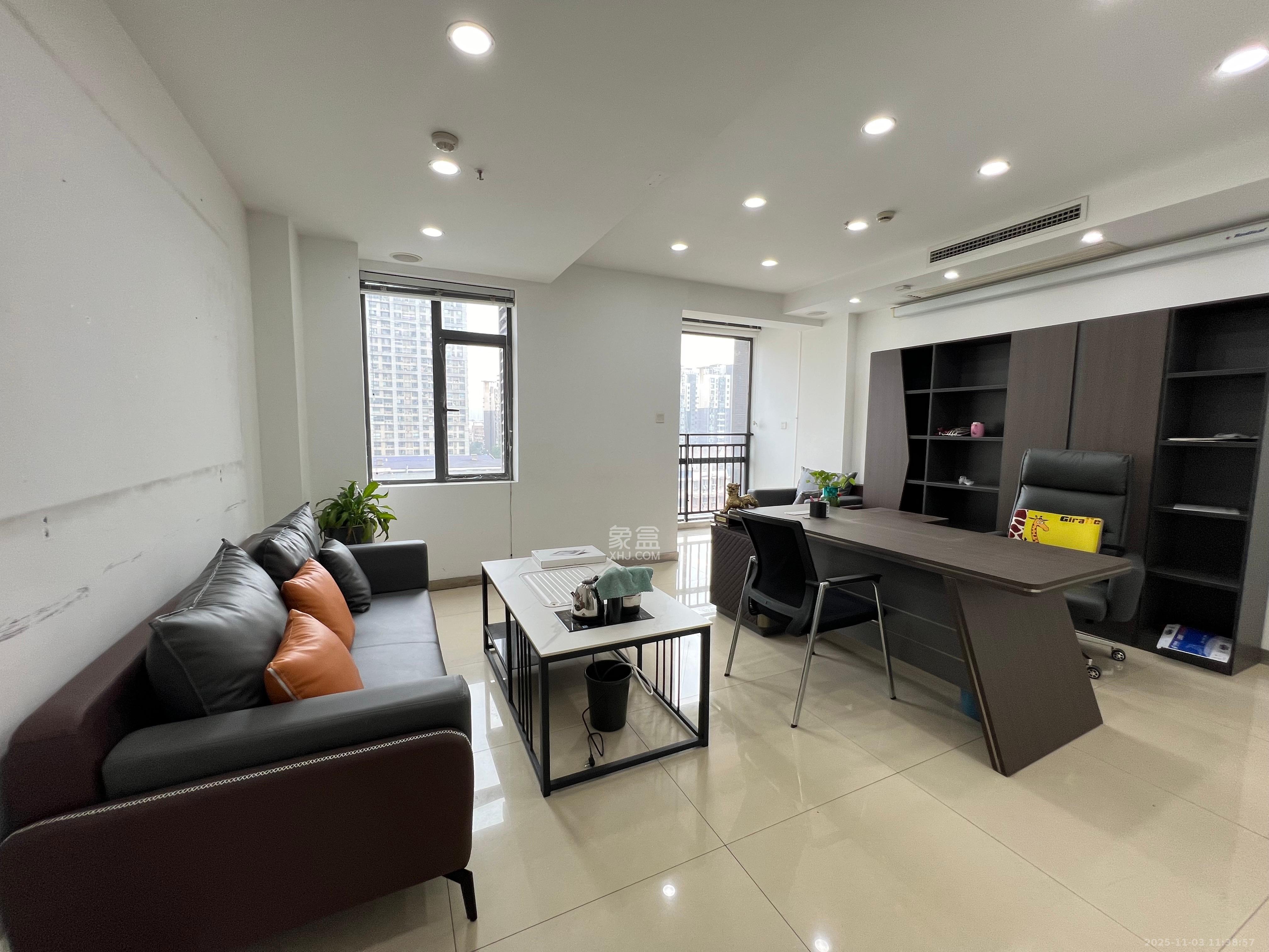 长房中庭国际（东郡华蓉广场）  3室2厅1卫    6200.0元/月室内图