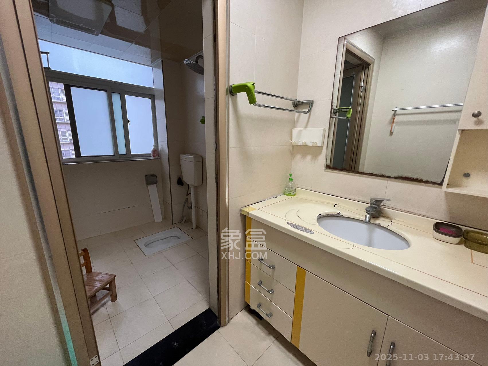 嘉盛华庭（一期、二期、三期）  3室2厅2卫    3000.0元/月室内图