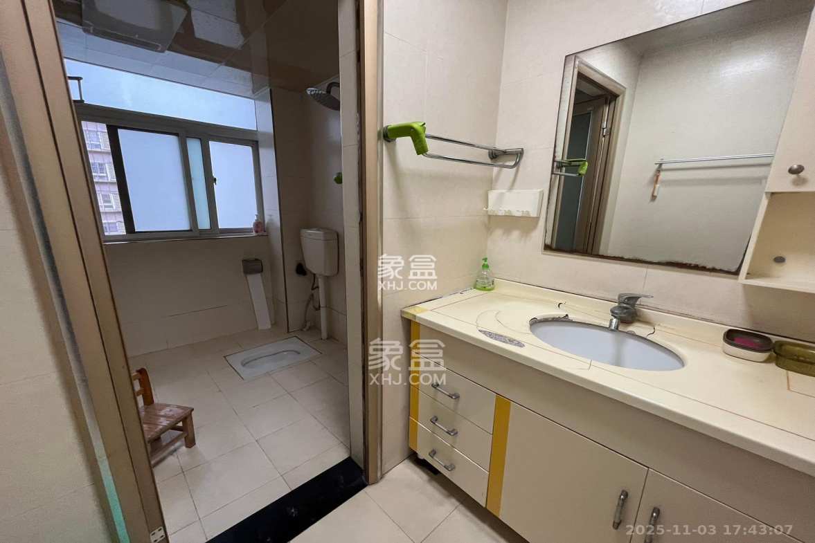 嘉盛华庭(一期、二期、三期) 3室2厅2卫 3000.0元/月 嘉盛华庭(一期、二期、三期) 3室2厅2卫 3000.0元/月室内图