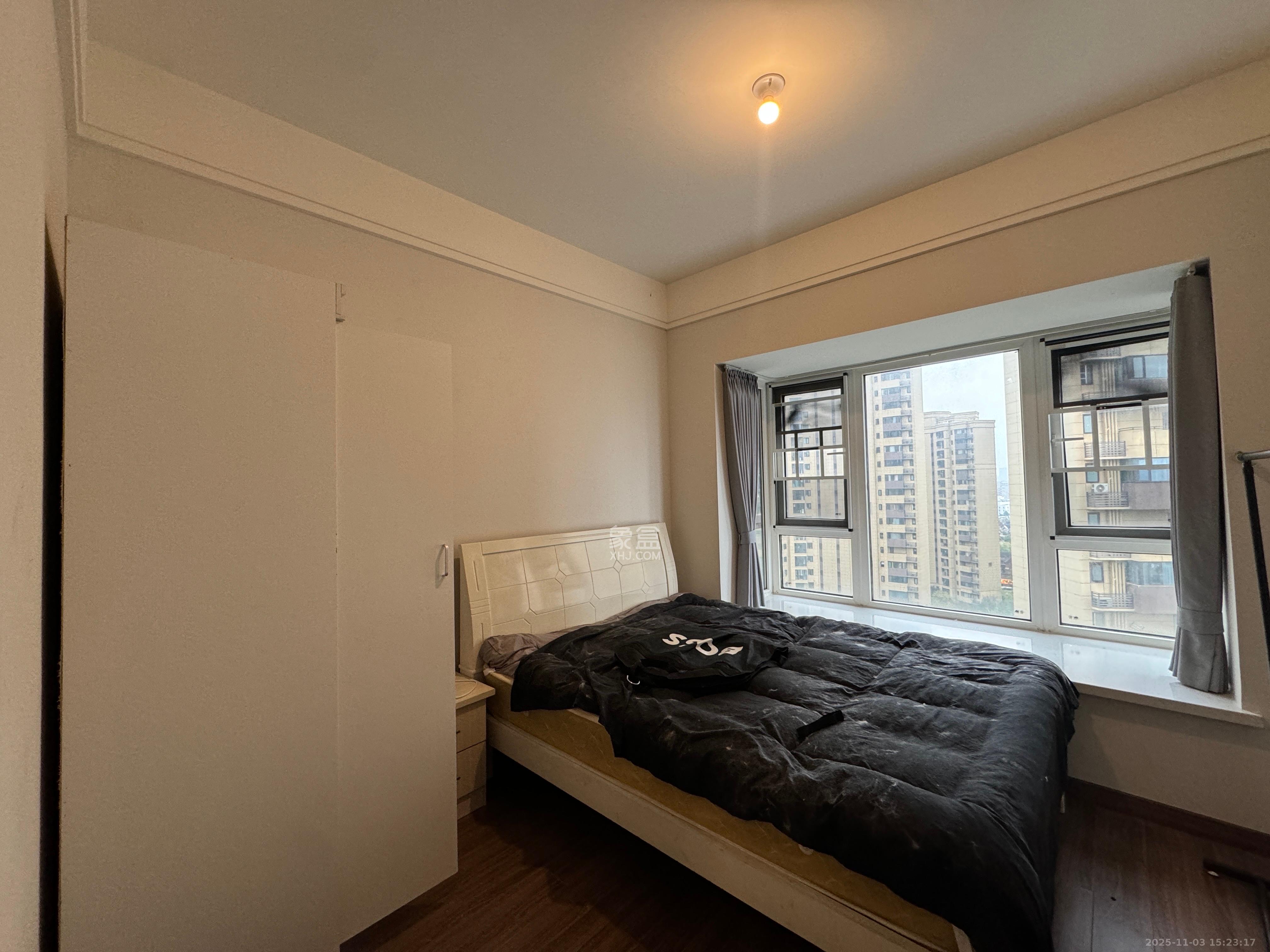 保利香槟国际  3室1厅2卫    1900.0元/月室内图