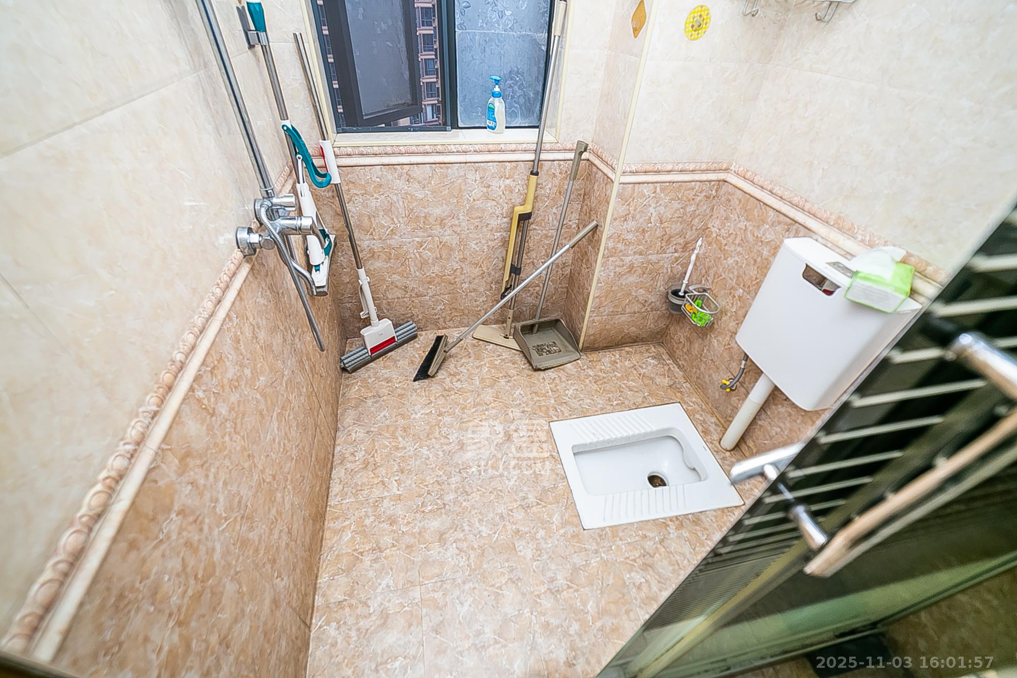 兴威帕克水岸  3室2厅2卫    99.0万卫生间