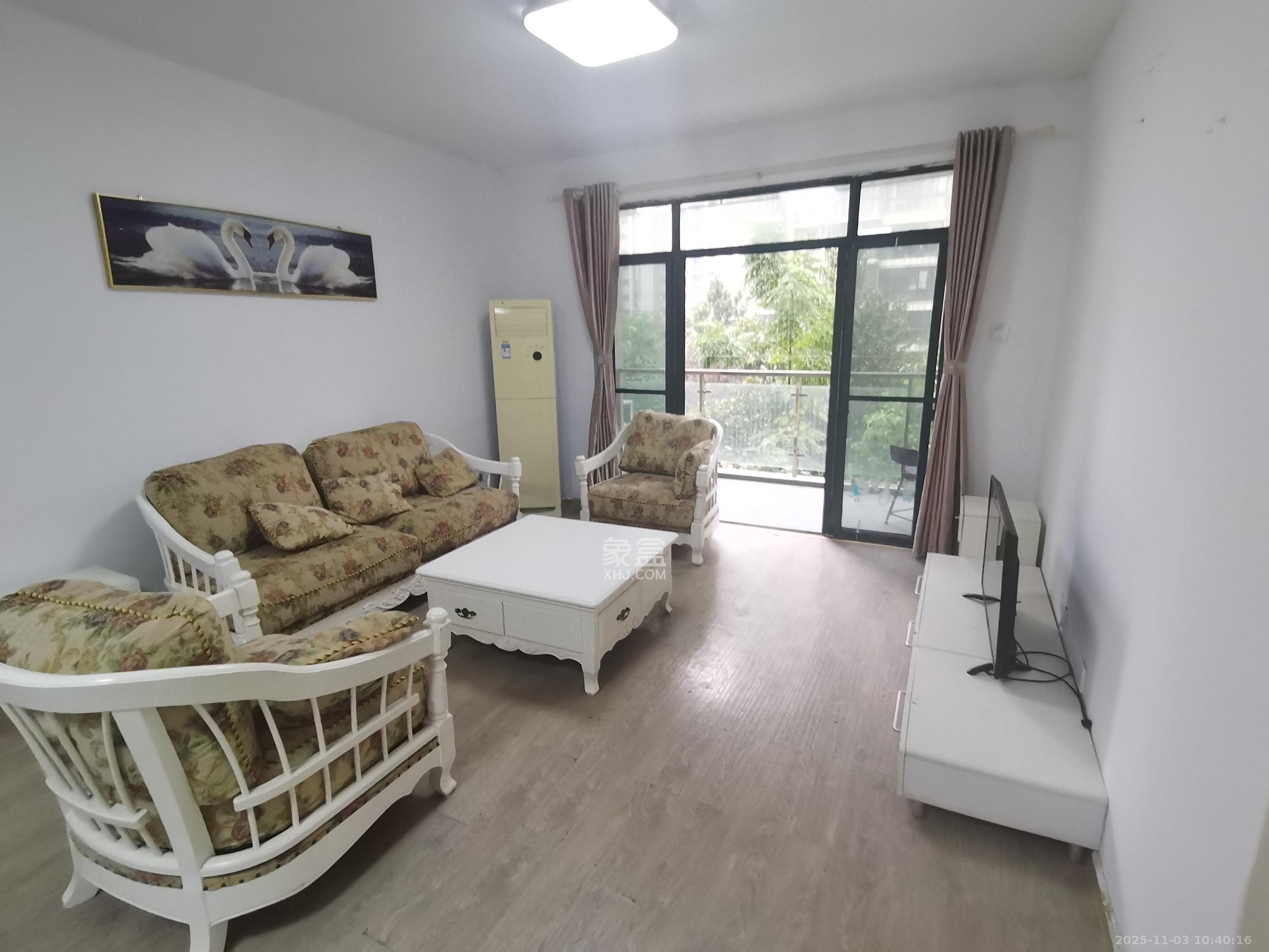 湘江世纪城贯江苑  3室2厅2卫    1800.0元/月