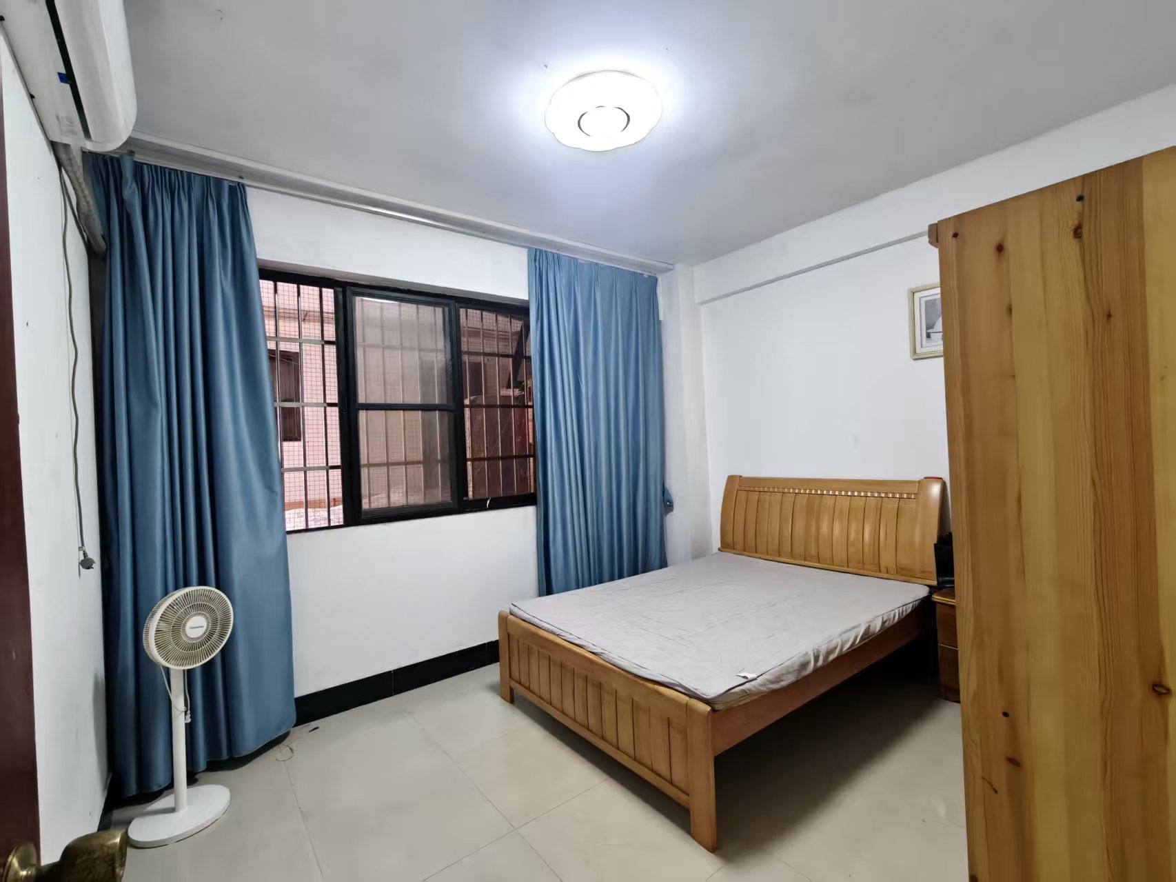 椰城大厦  3室2厅1卫    2400.0元/月室内图