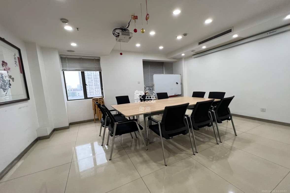 长房中庭国际(东郡华蓉广场) 3室1厅1卫 6200.0元/月 长房中庭国际(东郡华蓉广场) 3室1厅1卫 6200.0元/月室内图