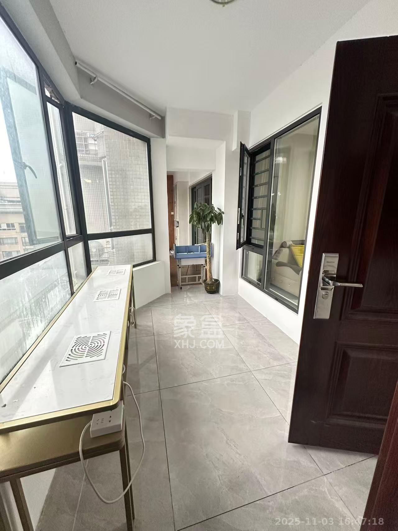 五一大道202（中环壹世界）  2室2厅1卫    2800.0元/月室内图