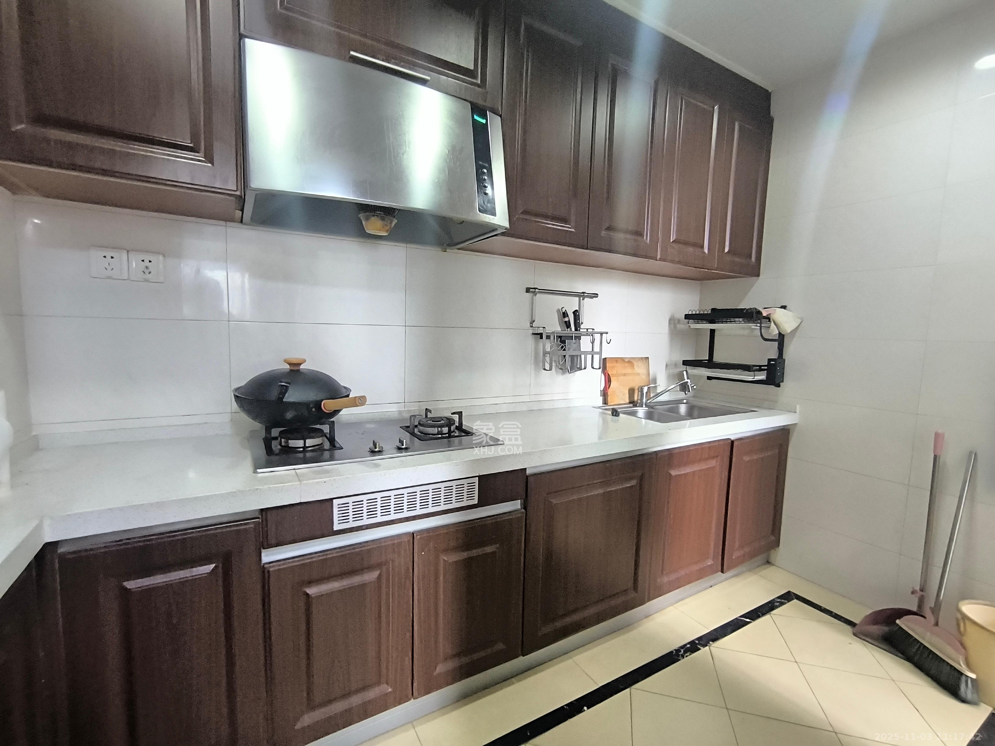 中海国际一期  1室2厅2卫    2200.0元/月室内图