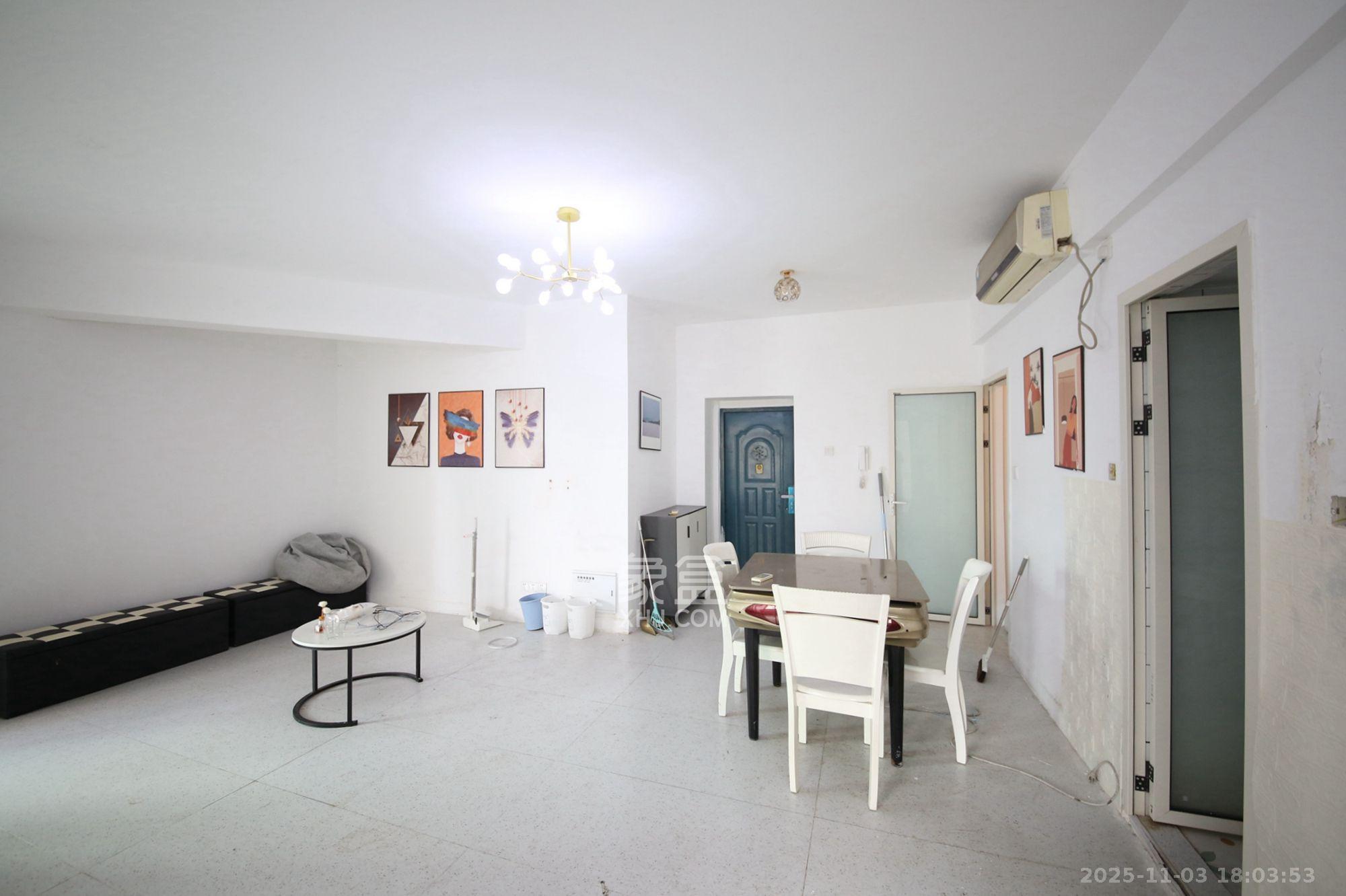 汇源大厦 1室2厅1卫 3500.0元/月 汇源大厦 1室2厅1卫 3500.0元/月室内图