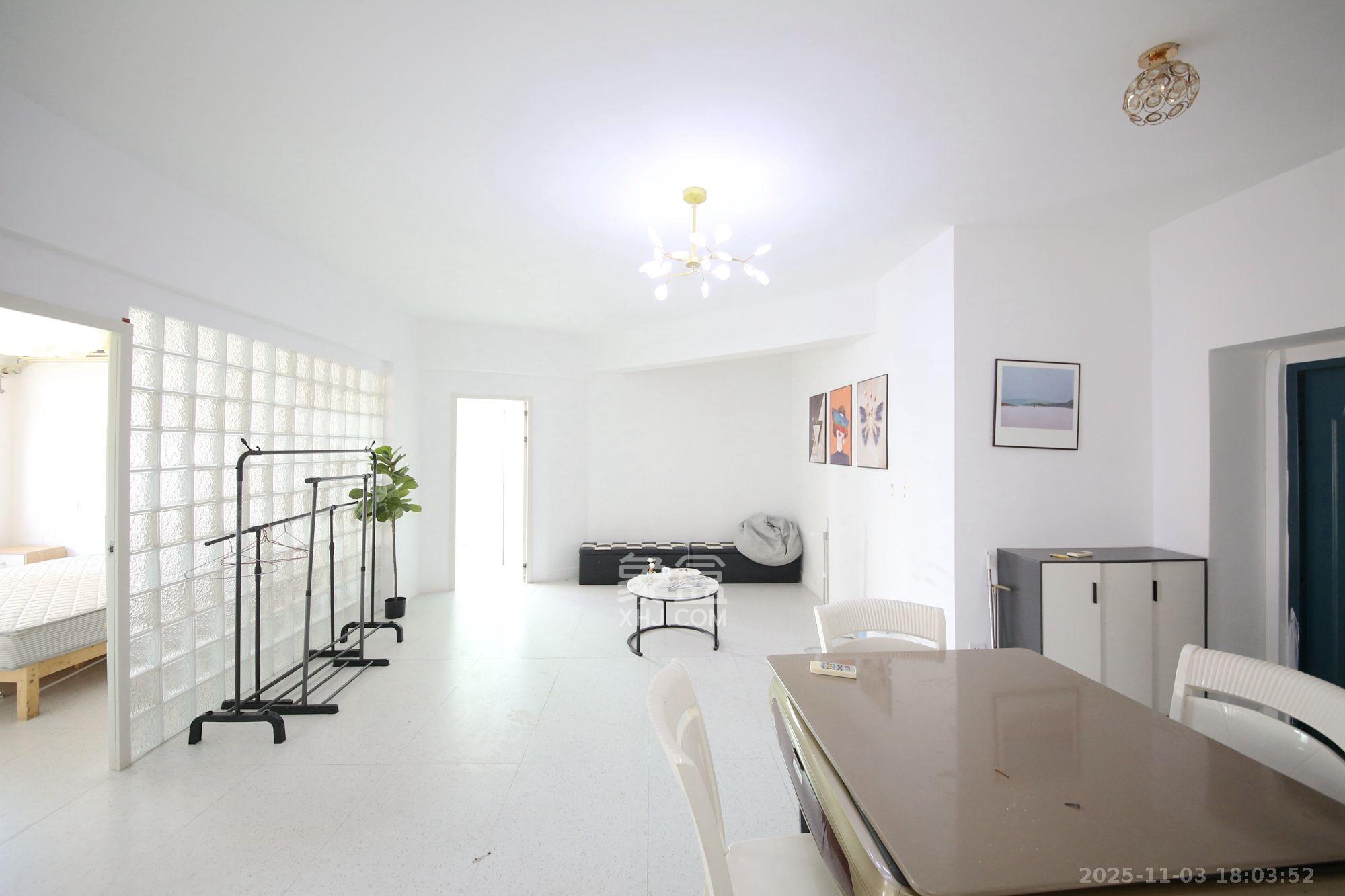 汇源大厦 1室2厅1卫 3500.0元/月 汇源大厦 1室2厅1卫 3500.0元/月室内图