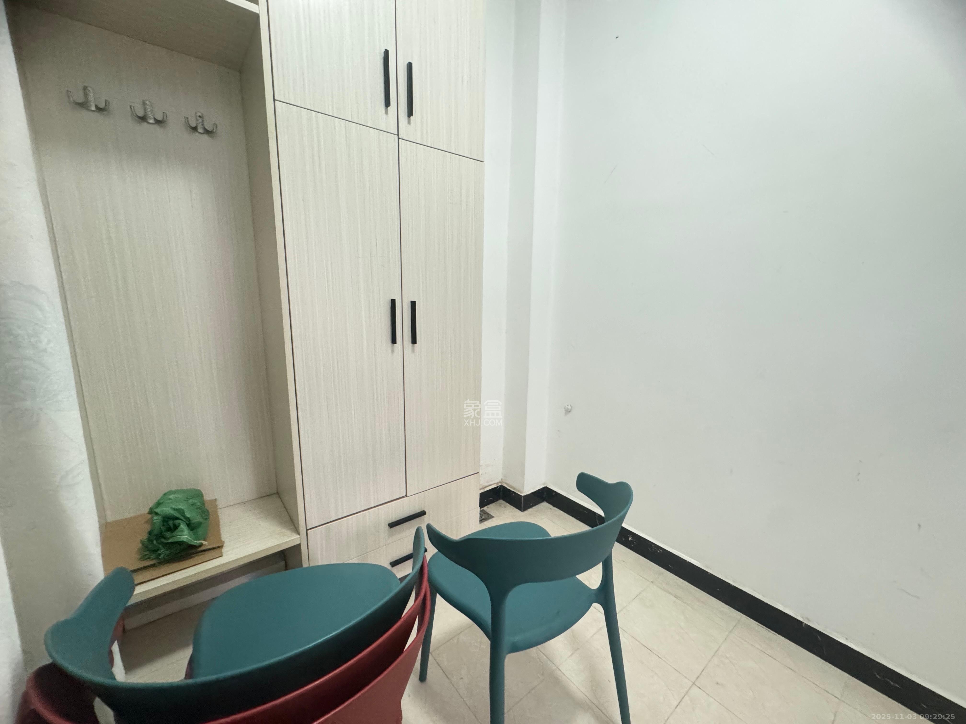 阳光锦城  3室2厅1卫    2500.0元/月室内图