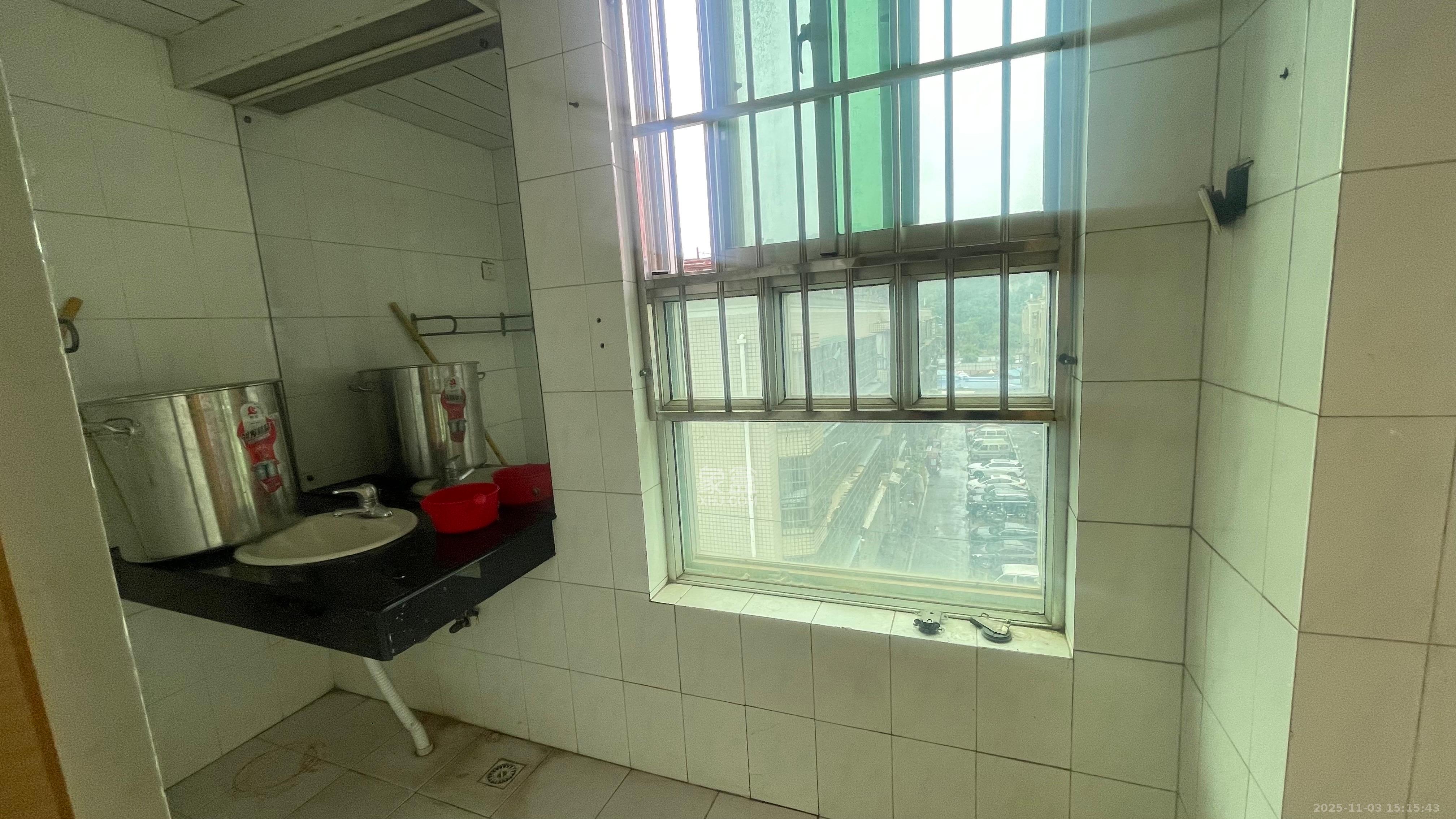 红星糖酒城 5室2厅1卫 3300.0元/月 红星糖酒城 5室2厅1卫 3300.0元/月室内图