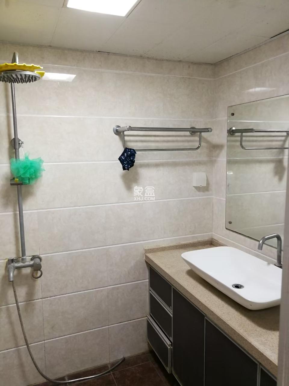 国贸大院 3室2厅2卫 2500.0元/月 国贸大院 3室2厅2卫 2500.0元/月室内图