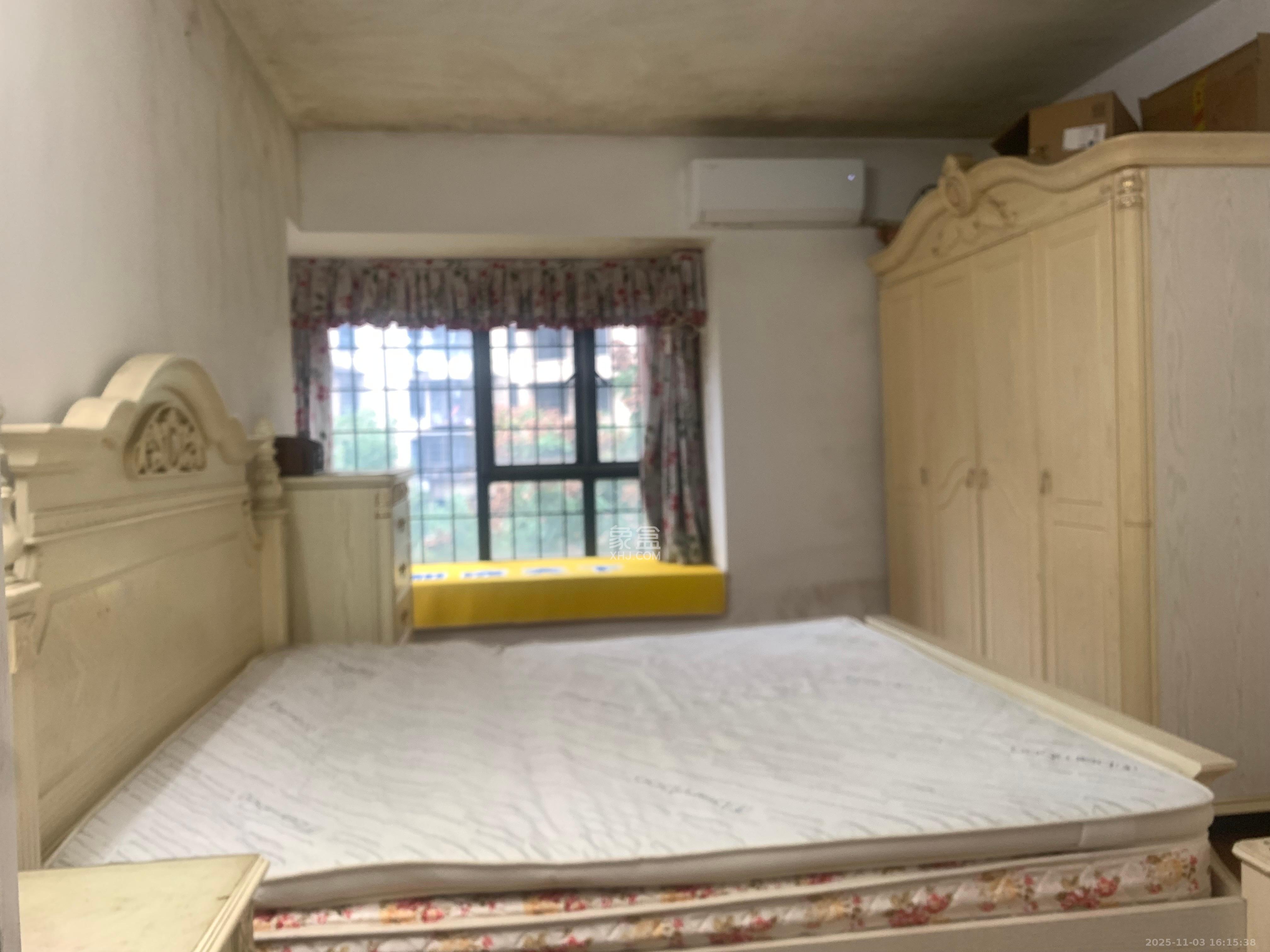 保利麓谷林语A区  3室2厅2卫    2500.0元/月室内图