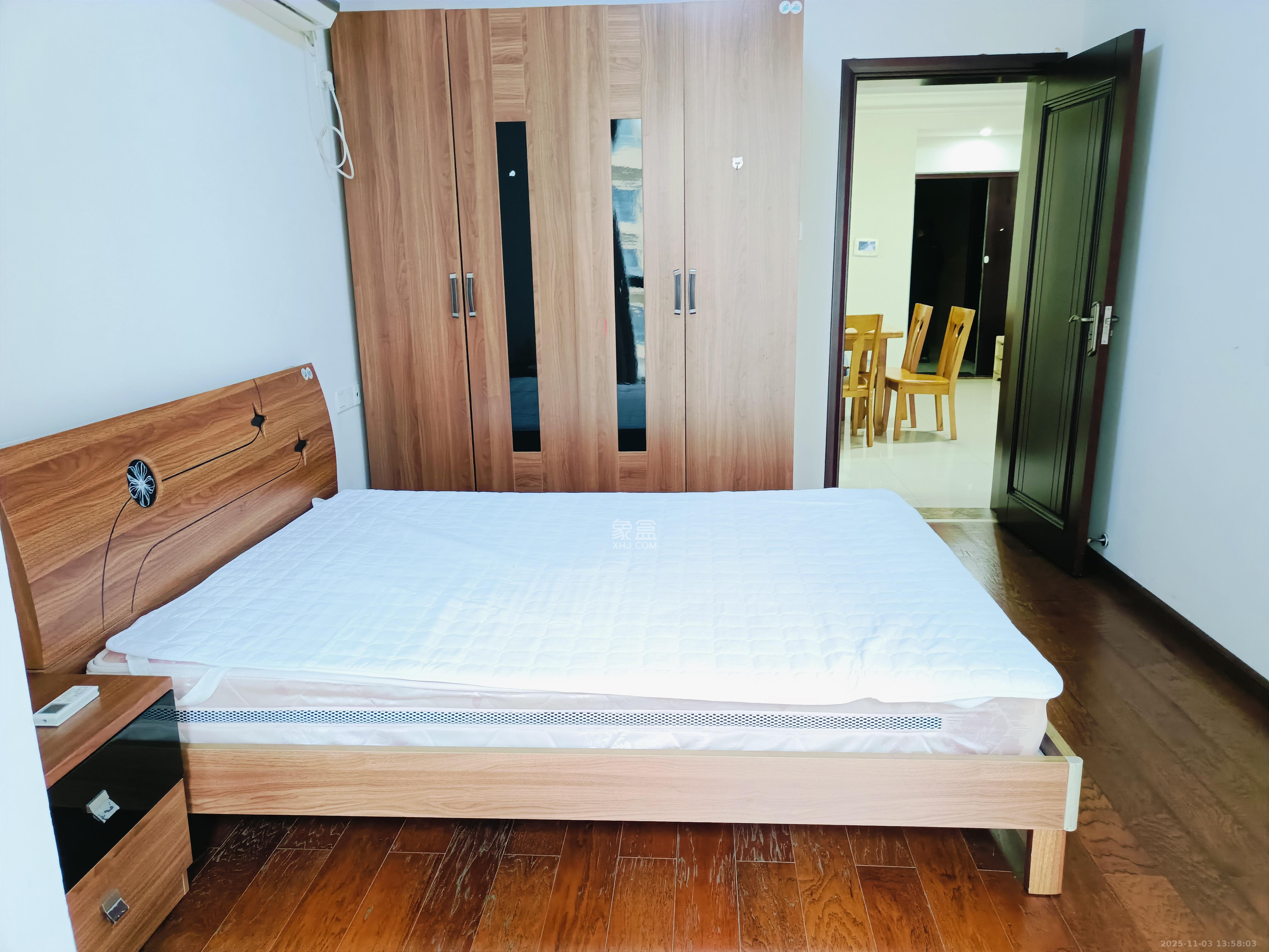 公园9号  2室1厅1卫    3500.0元/月室内图