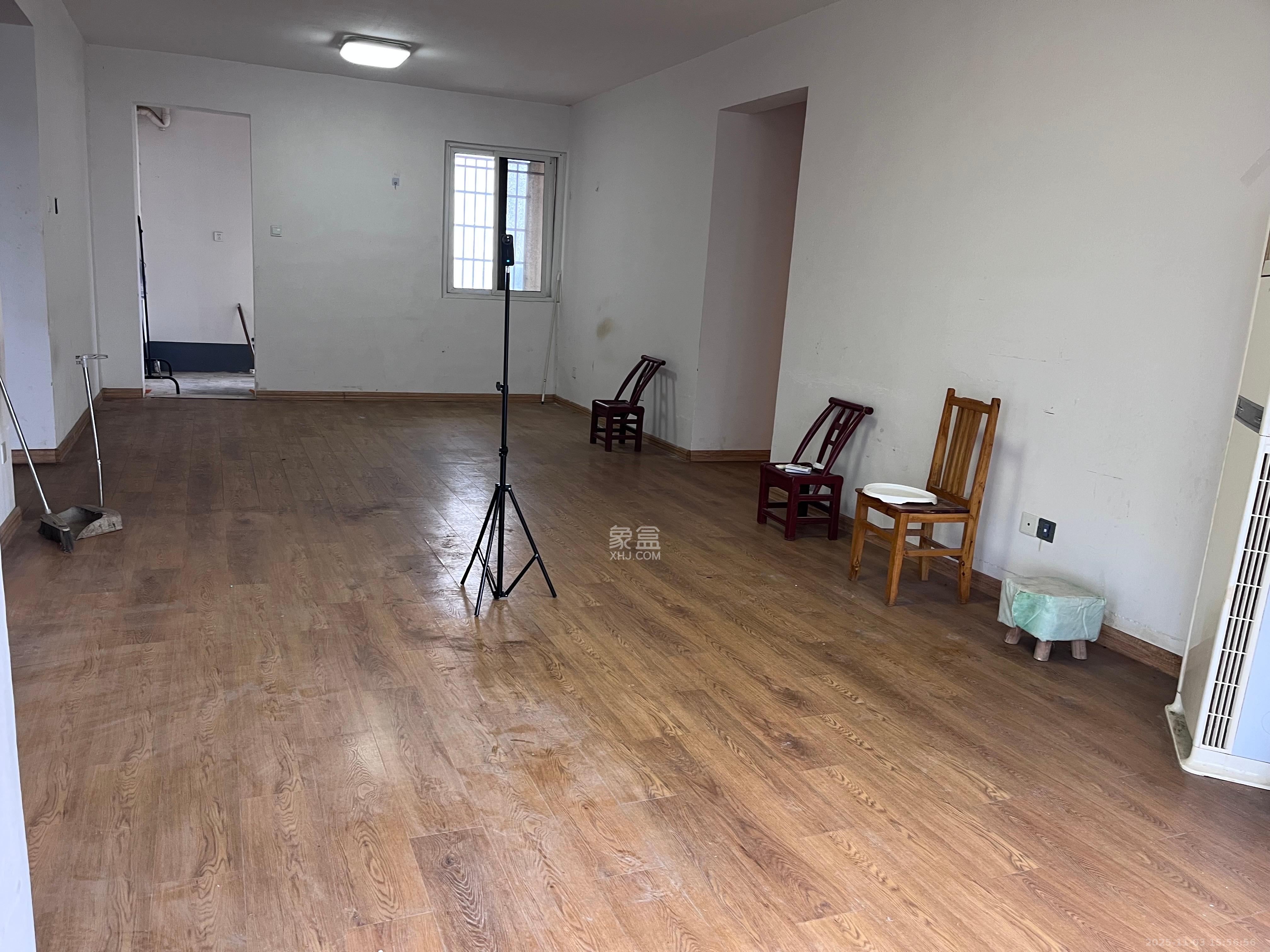 和康园小区  3室2厅2卫    2000.0元/月室内图