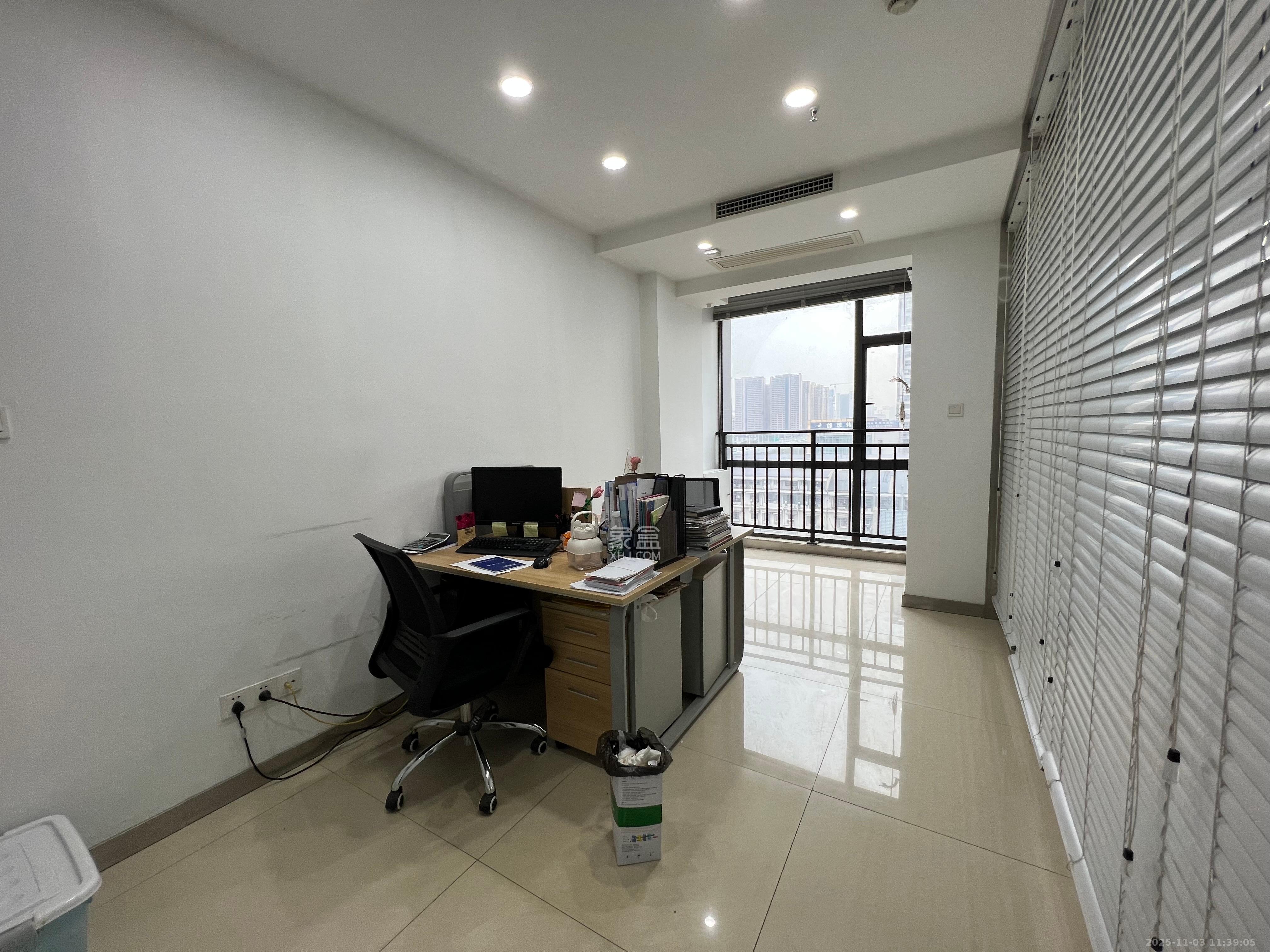 长房中庭国际(东郡华蓉广场) 3室2厅1卫 6200.0元/月 长房中庭国际(东郡华蓉广场) 3室2厅1卫 6200.0元/月室内图