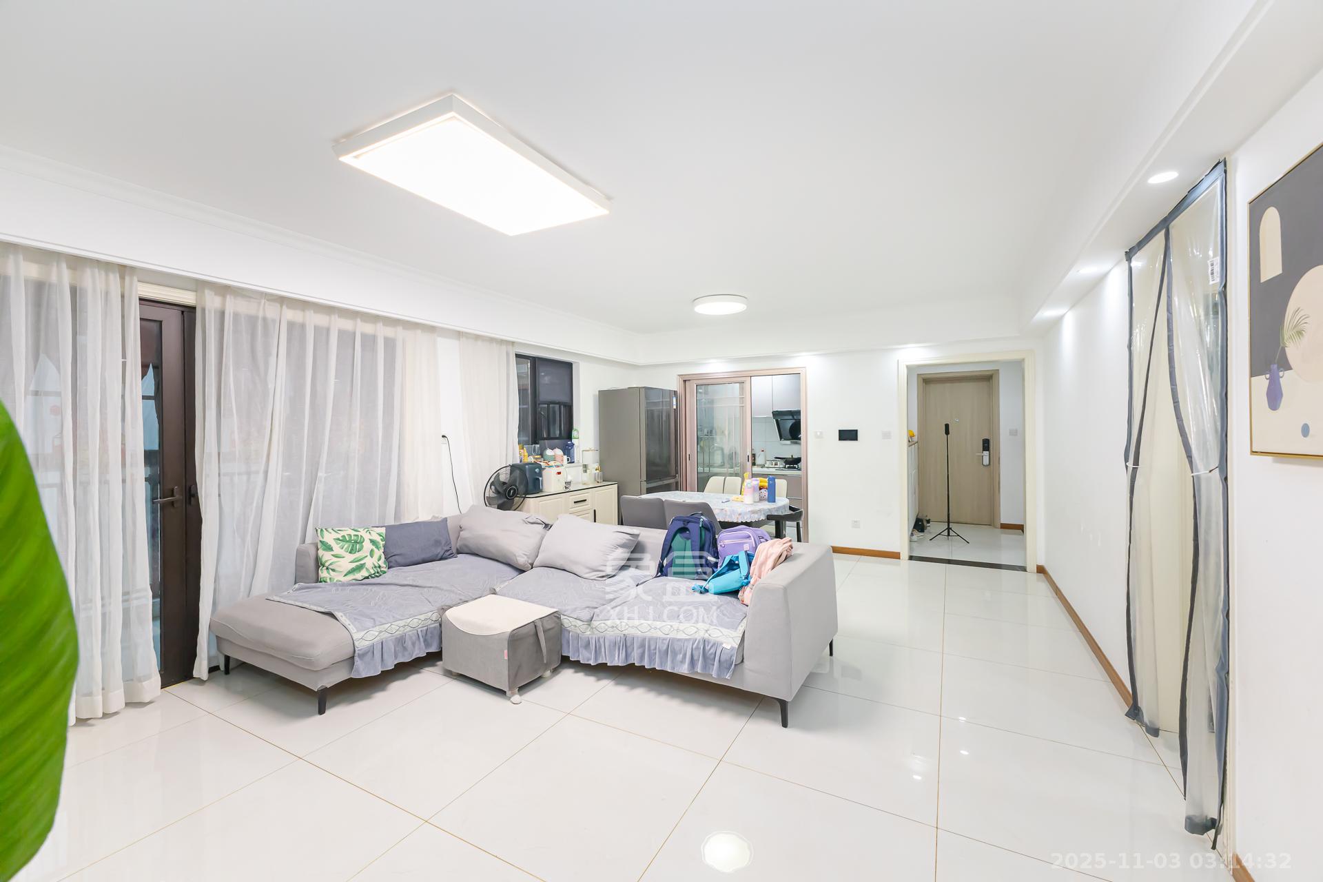 时代倾城三期  3室2厅2卫    95.0万客厅