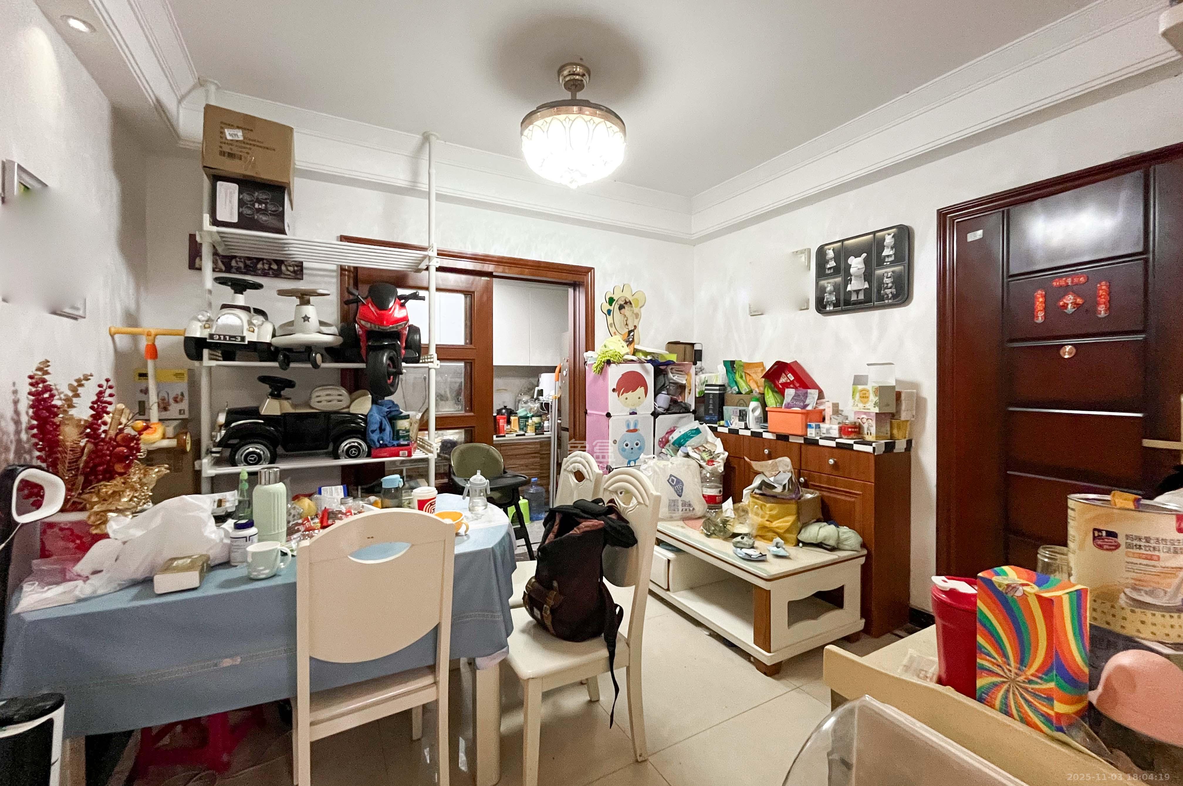 中海梅溪湖壹号  3室2厅1卫    125.0万客厅