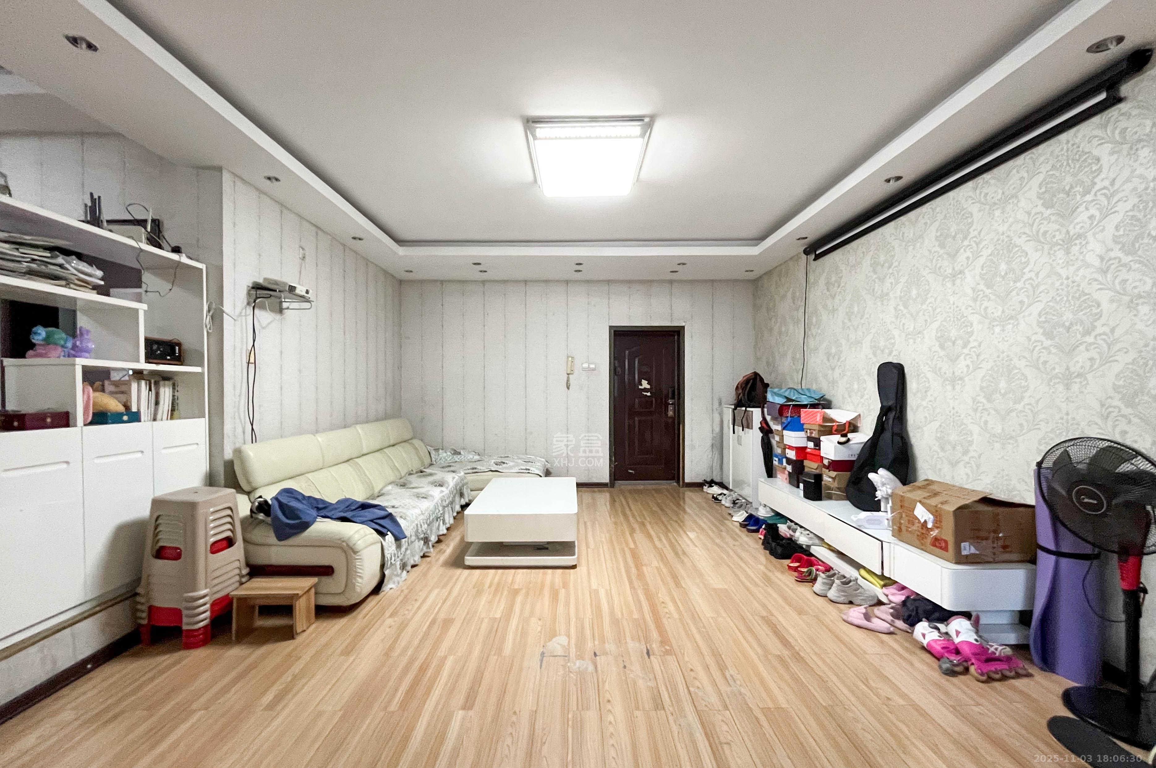 望麓锦园 1室2厅1卫 88.0万 望麓锦园 1室2厅1卫 88.0万客厅