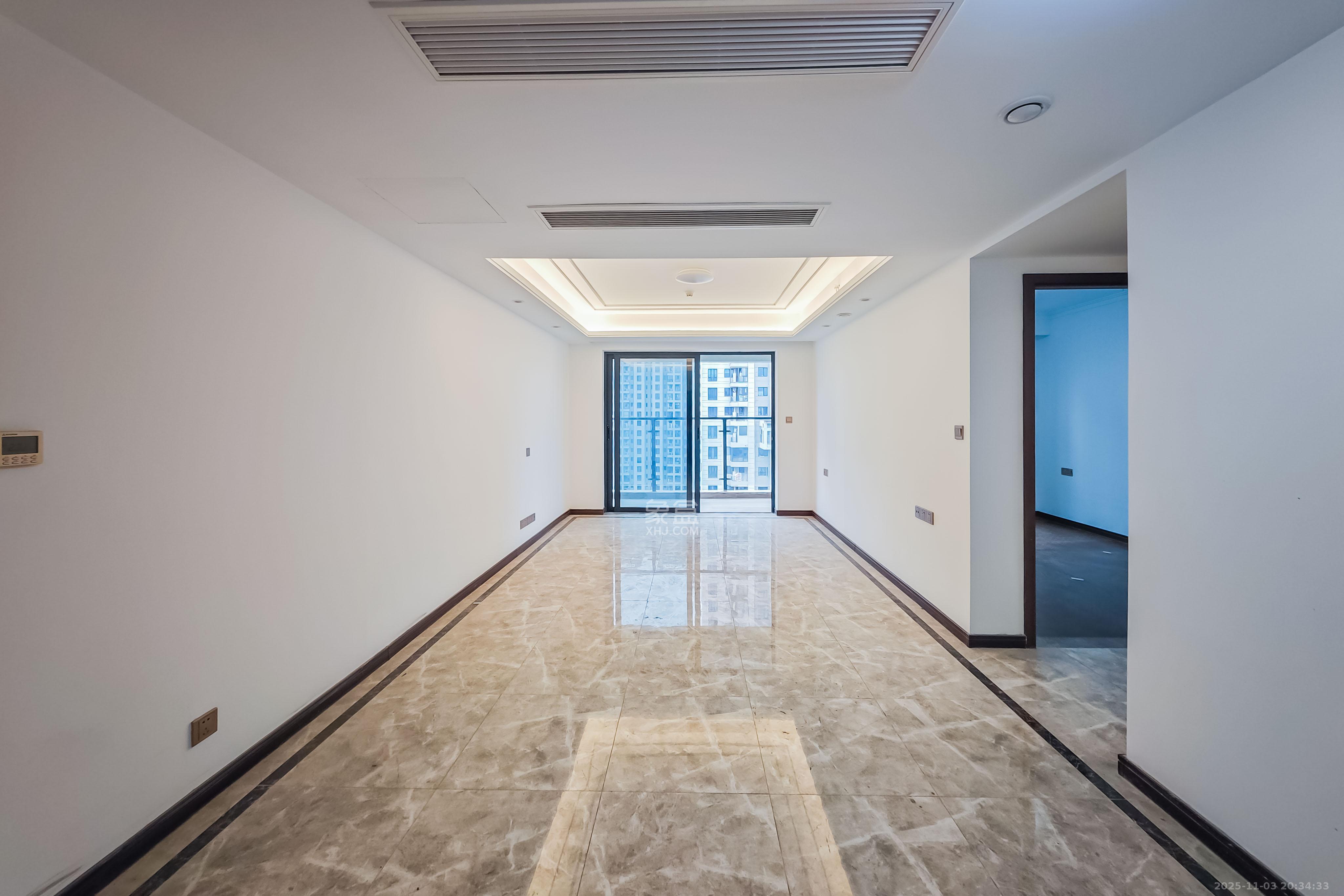 绿地长沙城际空间站(绿地新里佳苑) 3室2厅2卫 115.0万 绿地长沙城际空间站(绿地新里佳苑) 3室2厅2卫 115.0万客厅