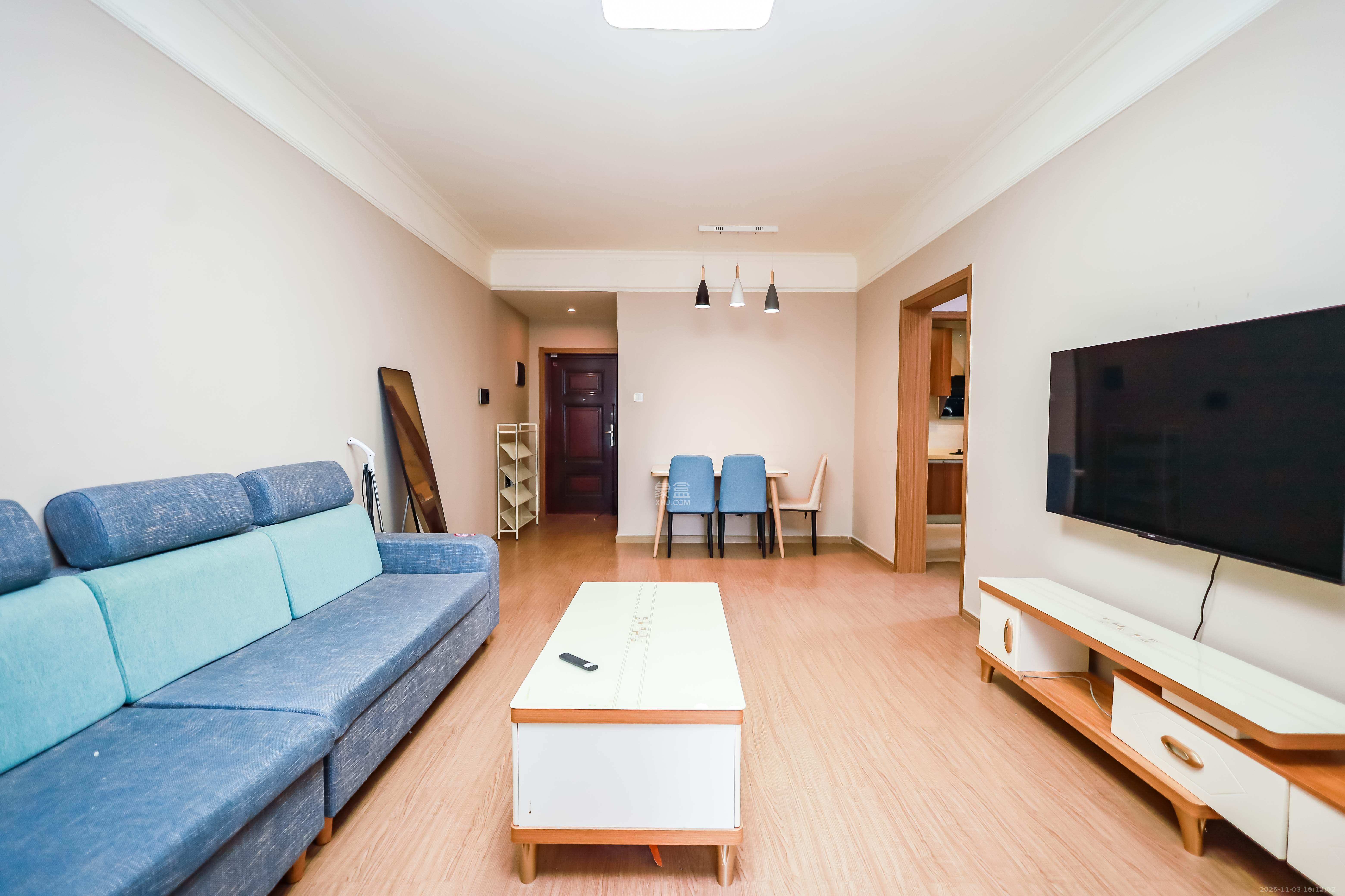 麓谷小镇  3室2厅1卫    53.0万客厅