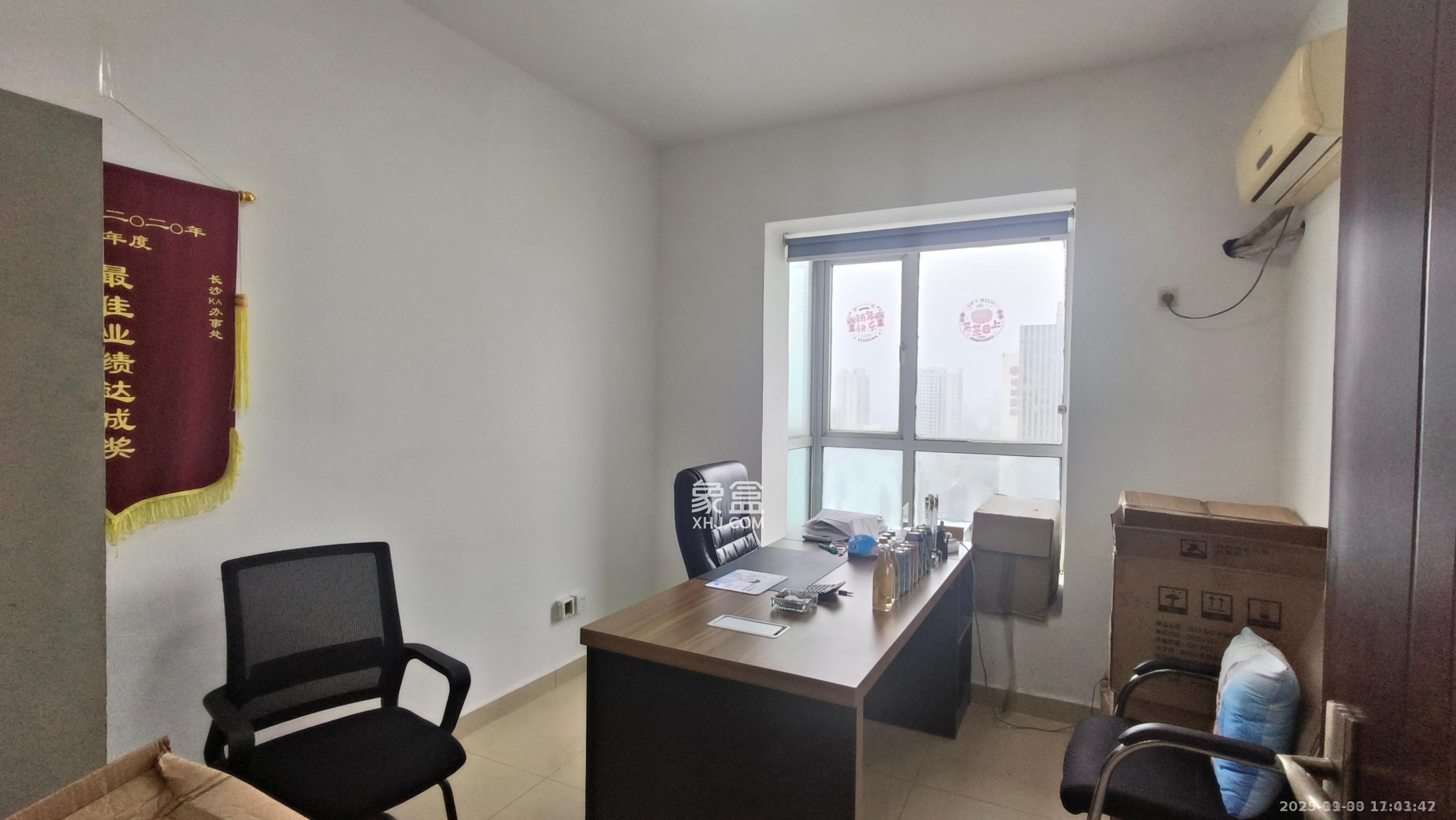 左岸右岸  4室1厅1卫    4999.0元/月室内图