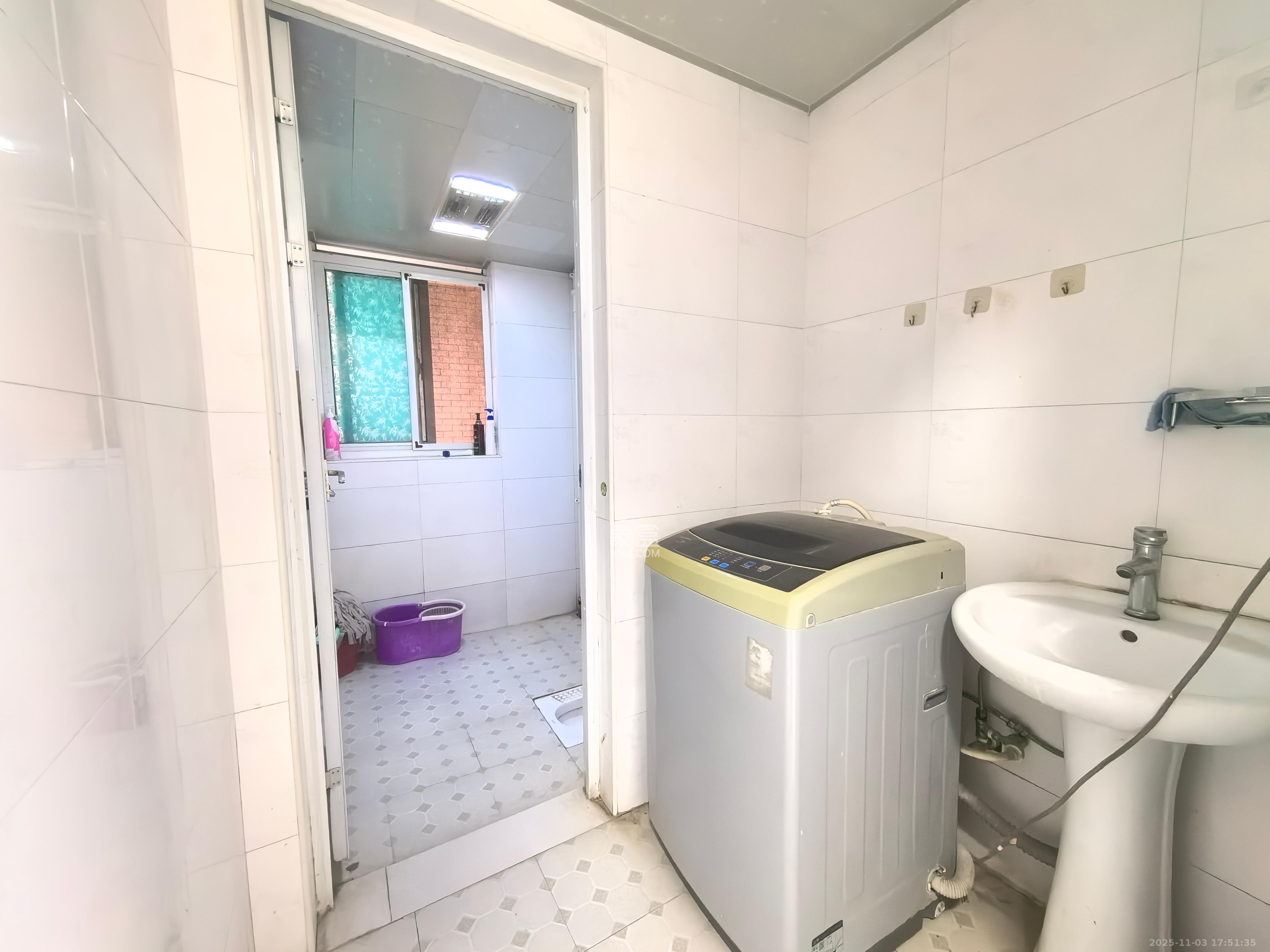 福满新城（新天安置小区）  3室2厅2卫    2000.0元/月室内图