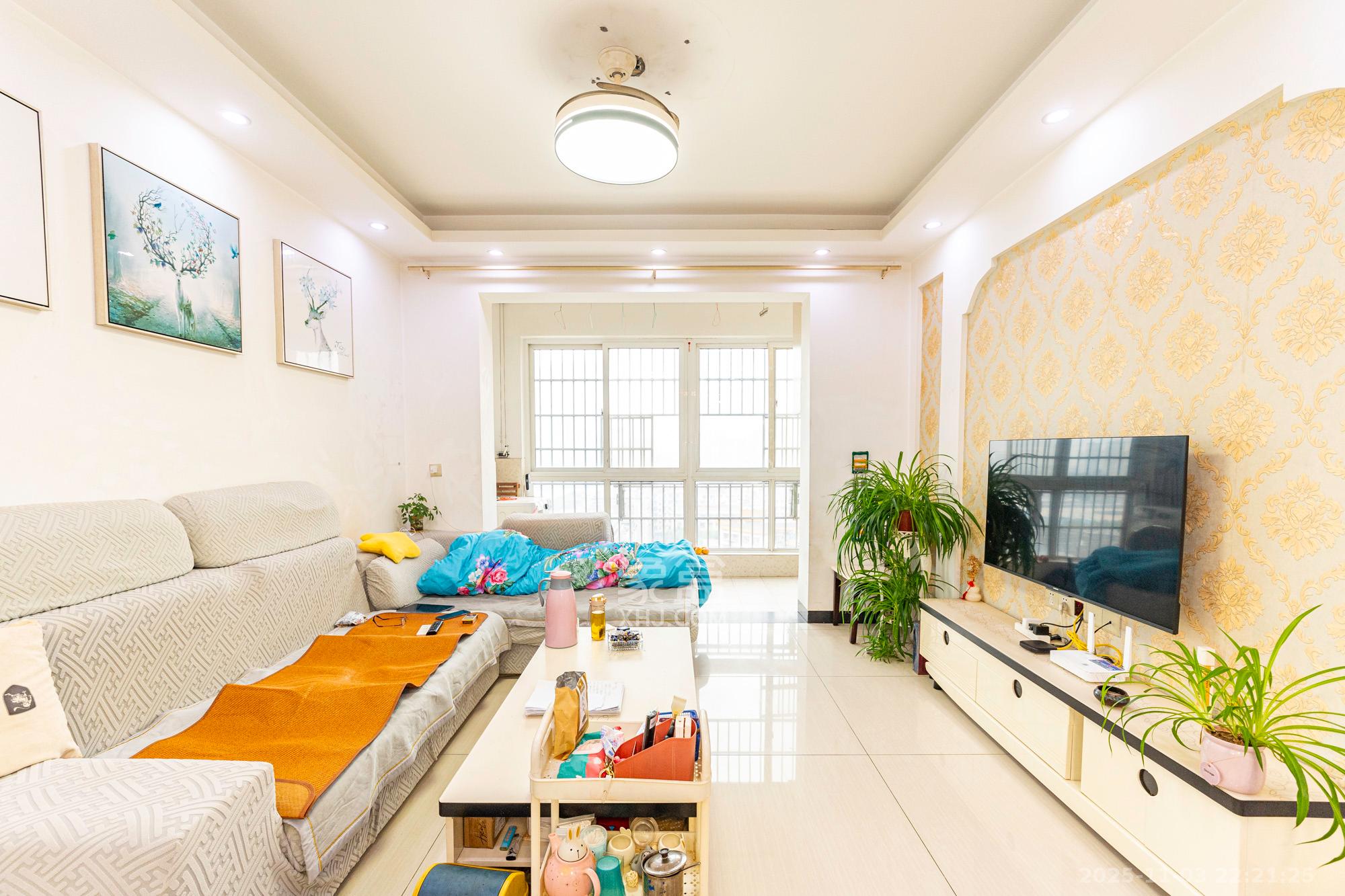 楚天世纪城西苑 2室2厅1卫 58.0万 楚天世纪城西苑 2室2厅1卫 58.0万客厅