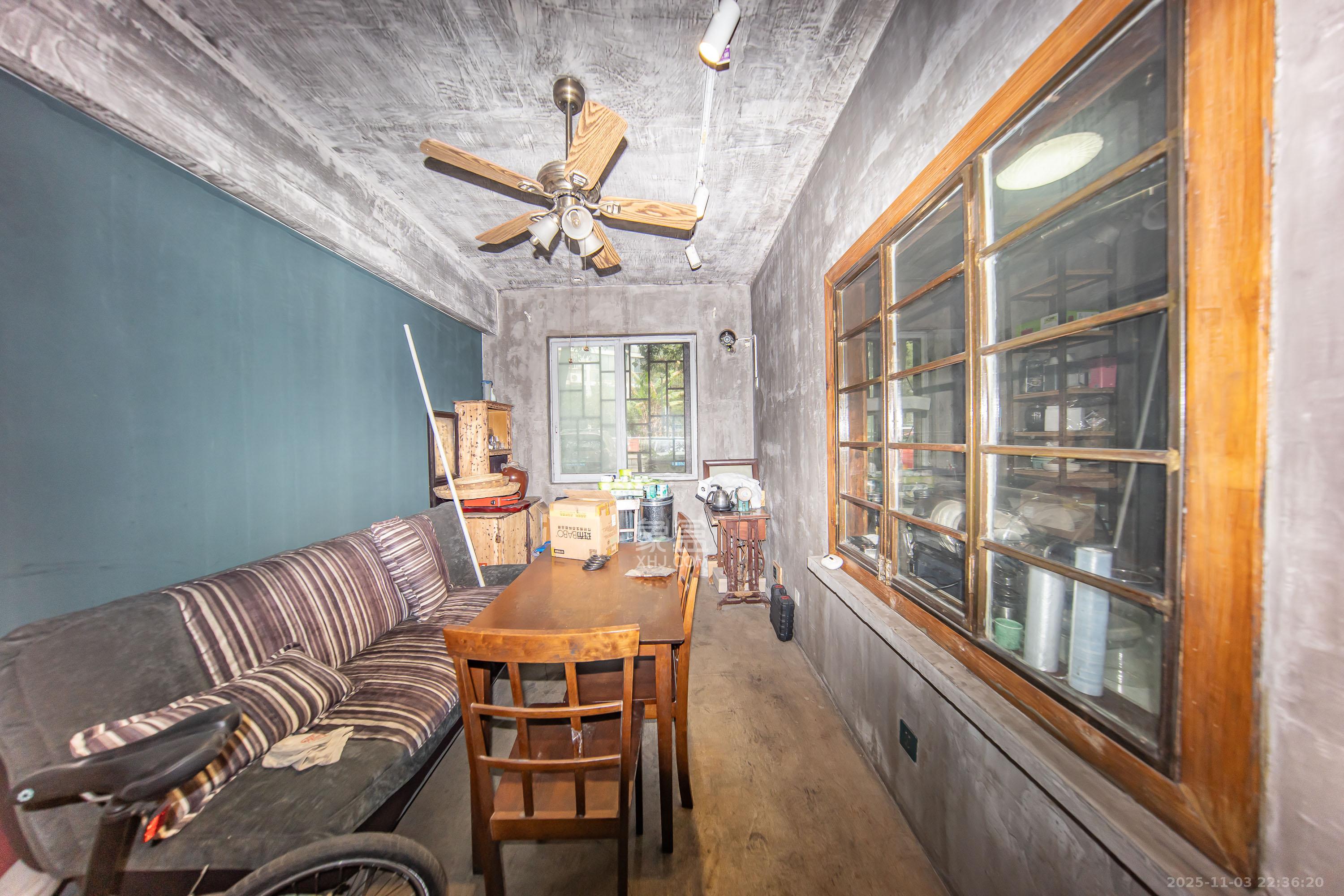 阳光100二期 4室2厅2卫 178.0万 阳光100二期 4室2厅2卫 178.0万卧室