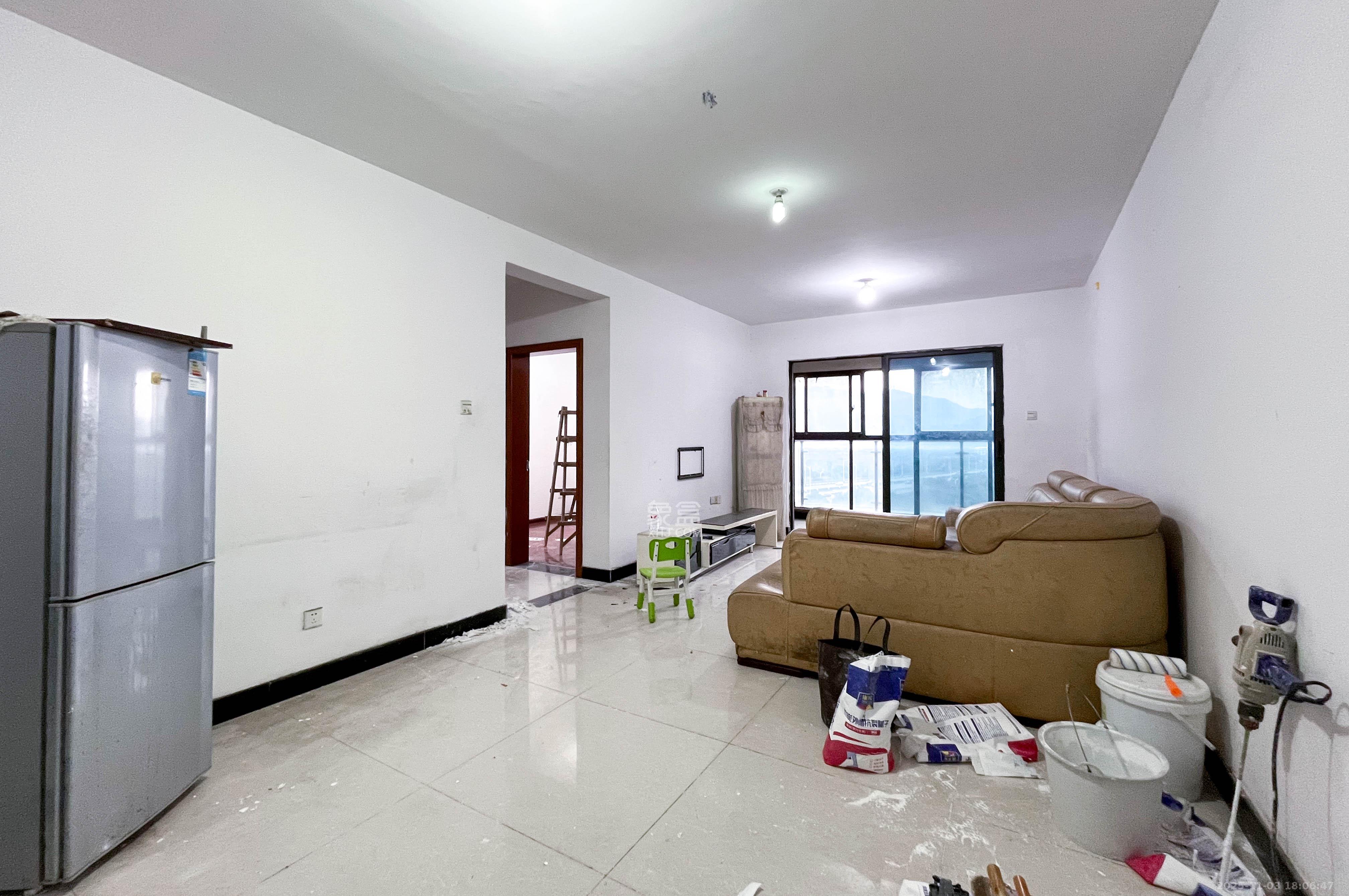 达美D6区 3室2厅2卫 76.0万 达美D6区 3室2厅2卫 76.0万客厅