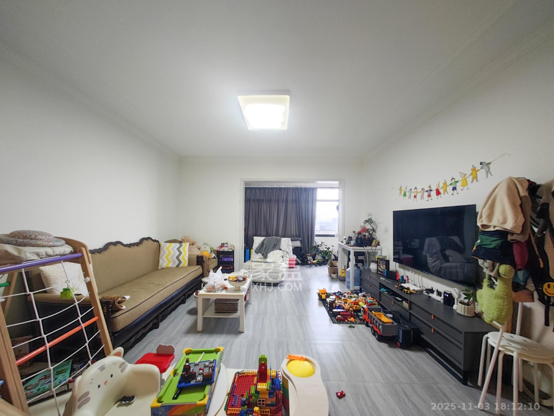 森林城  4室2厅2卫    190.0万客厅