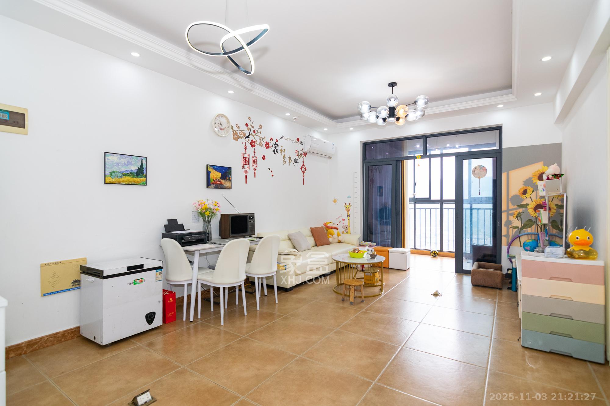 澳海澜庭  2室2厅1卫    46.9万客厅