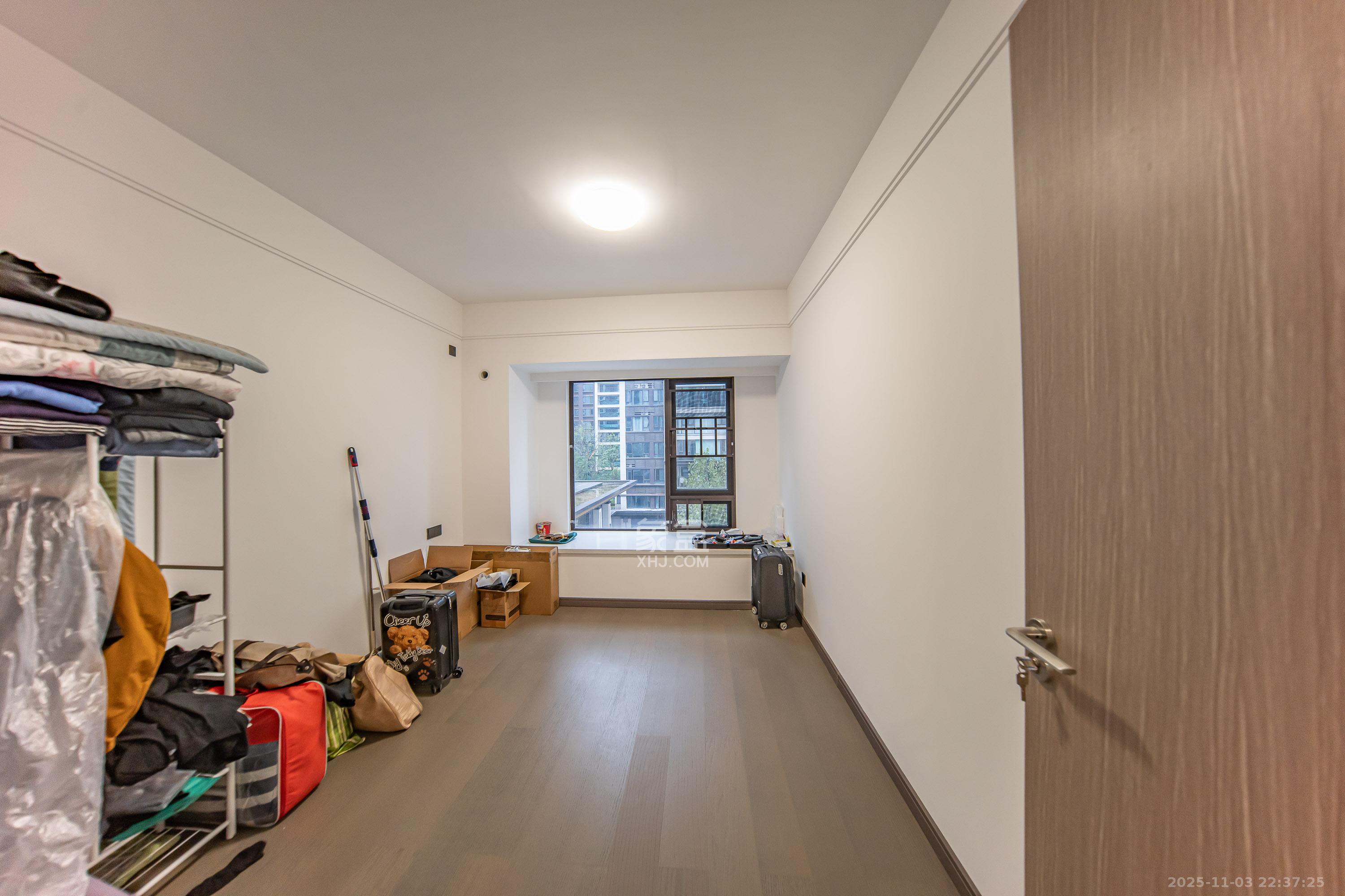 旭辉国宸府  4室2厅2卫    168.0万卧室