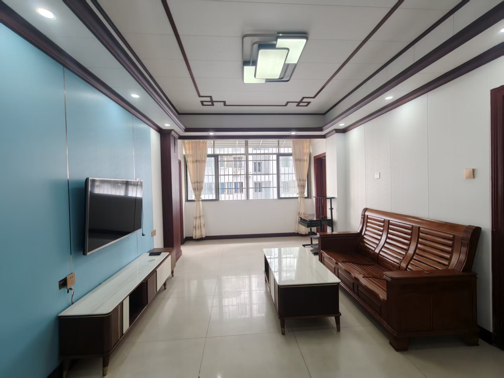 椰城大厦  3室2厅1卫    2400.0元/月室内图