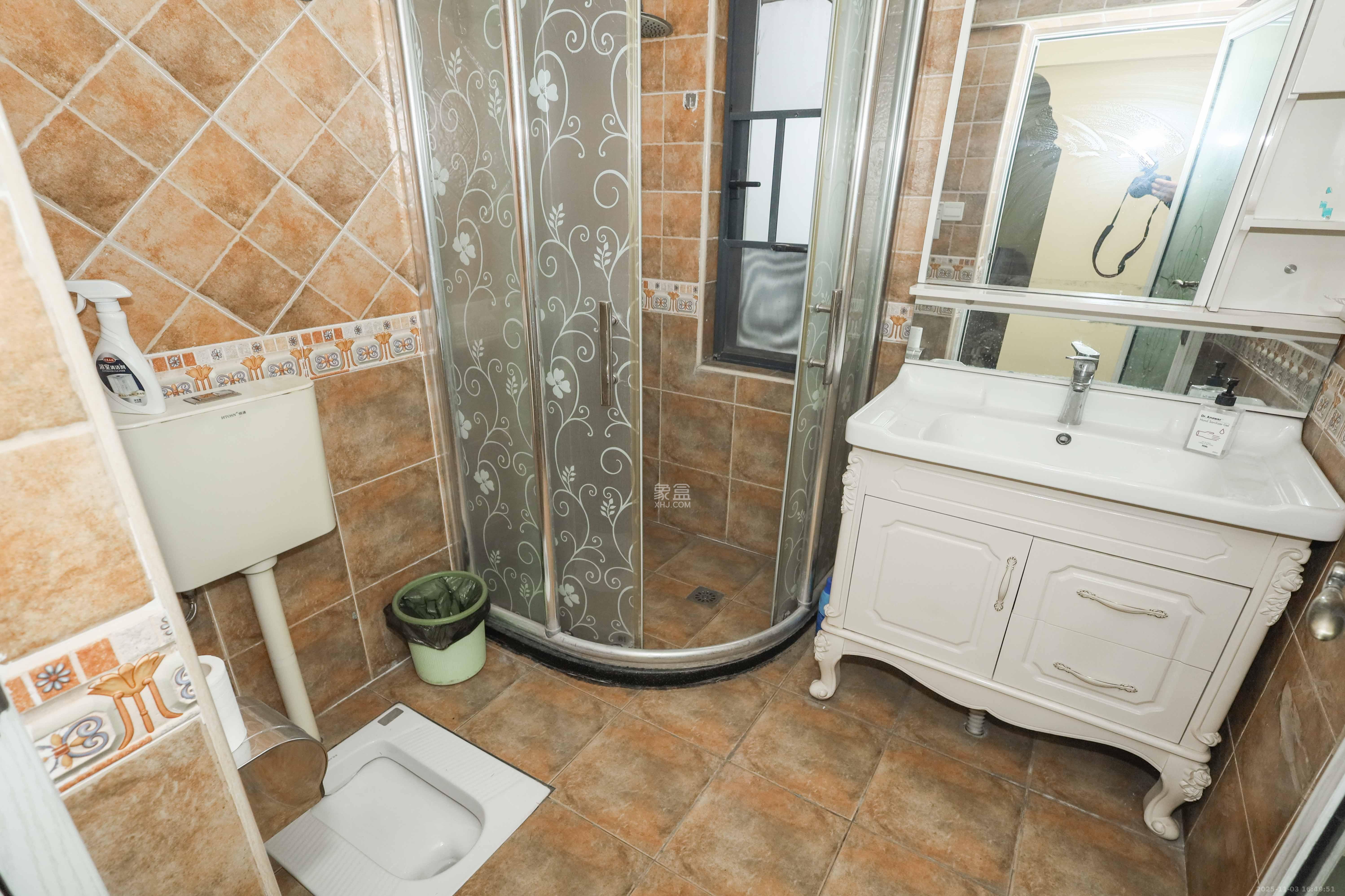 好莱城（弘德西街）  3室2厅1卫    99.0万卫生间