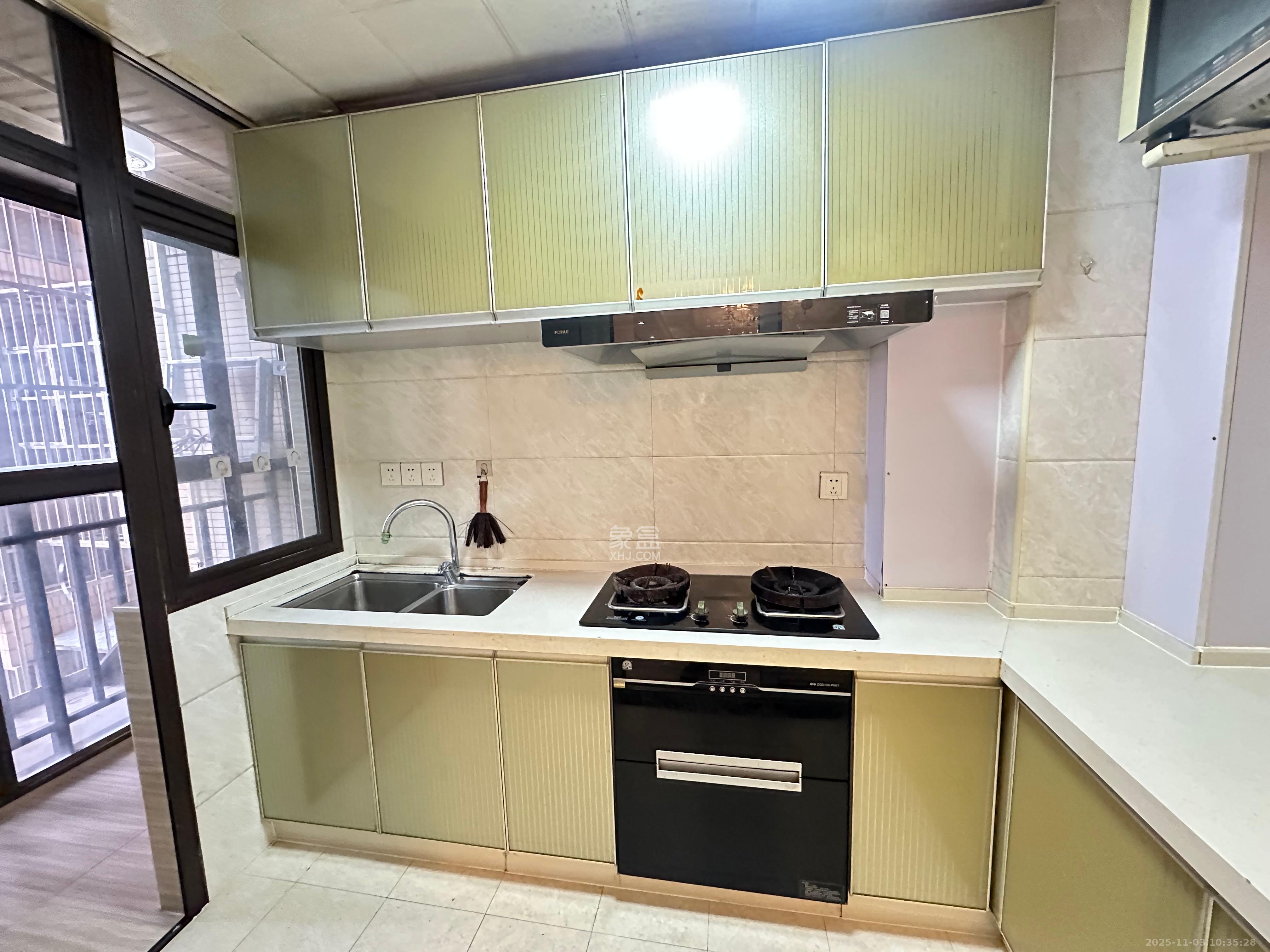 七里香榭 3室2厅1卫 2300.0元/月 七里香榭 3室2厅1卫 2300.0元/月室内图